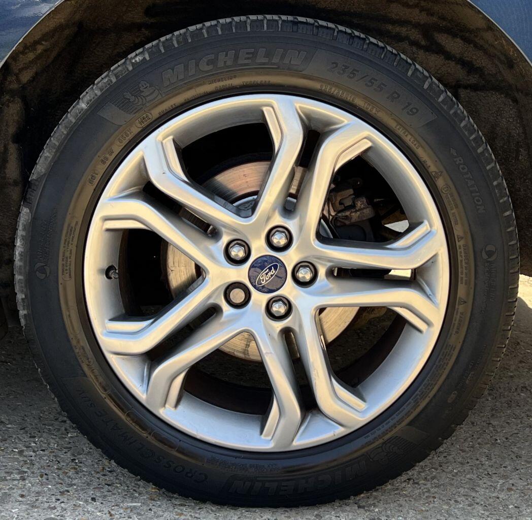Ford Edge view 15