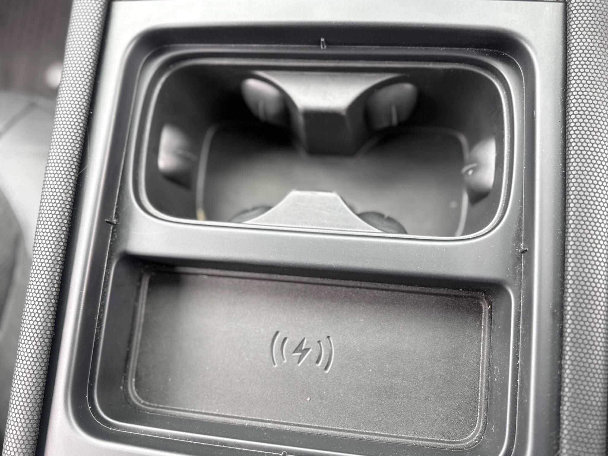 Land Rover Defender 130 view 53