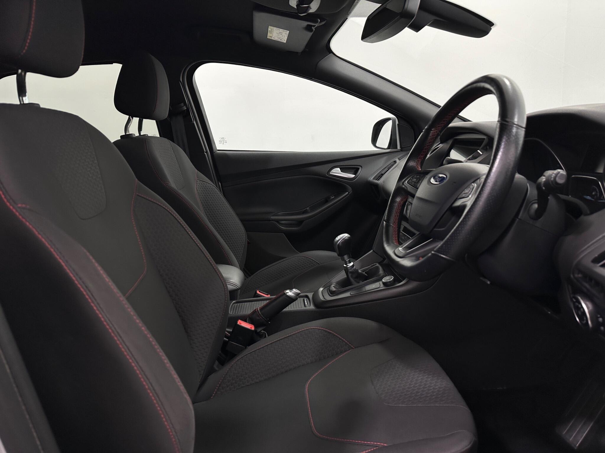 Ford Focus view 31