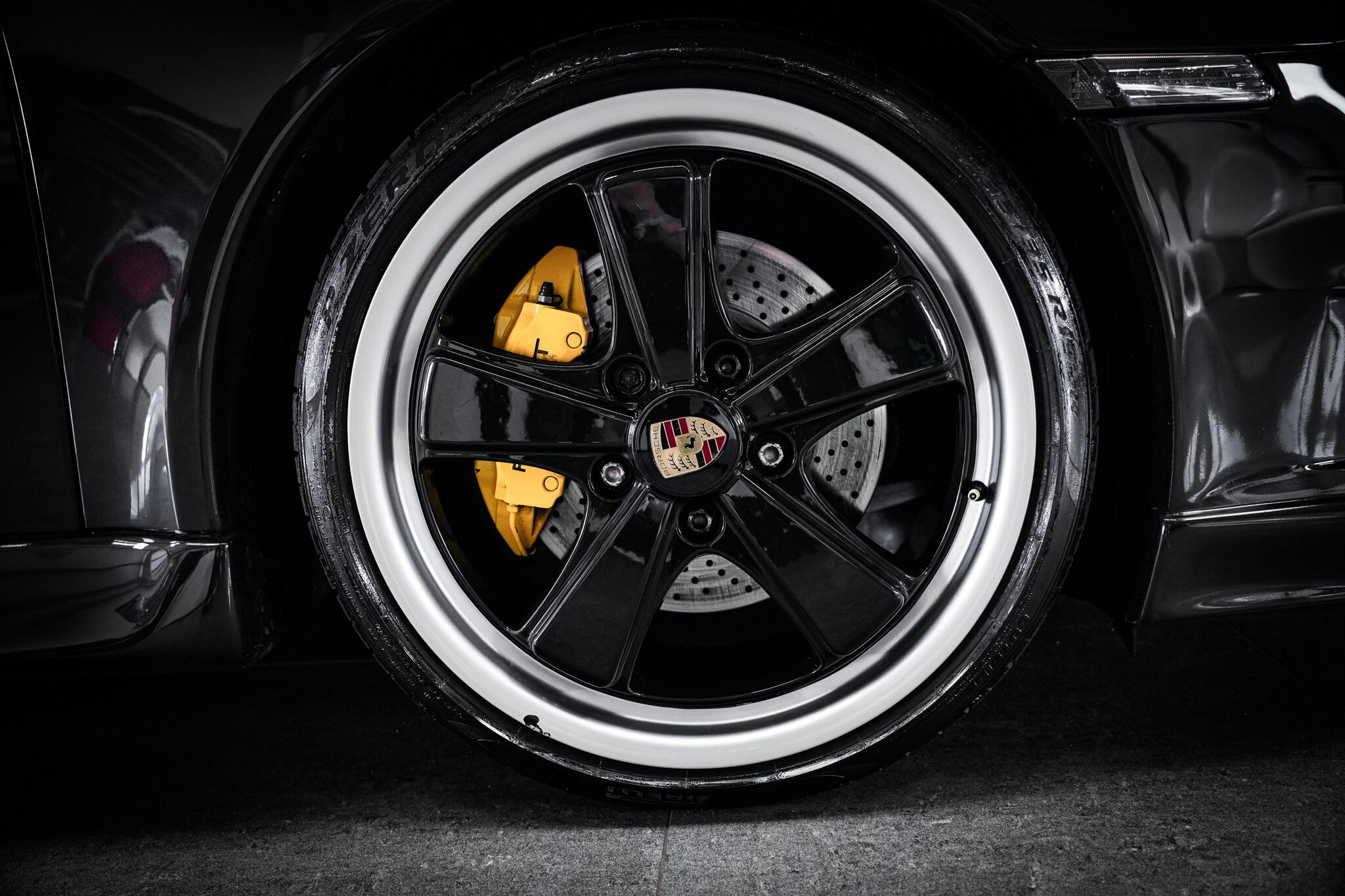 Porsche 911 view 28