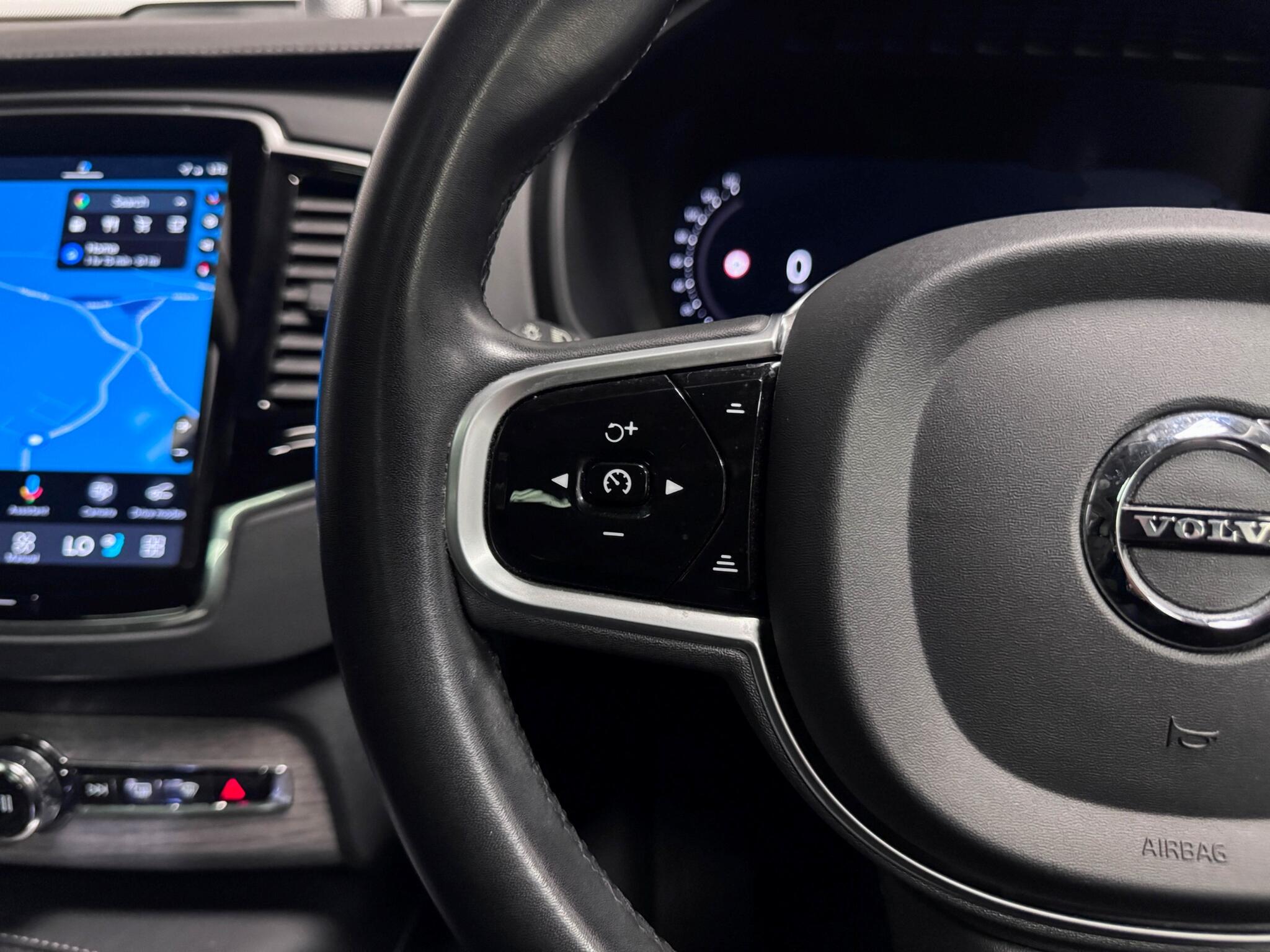 Volvo XC90 view 16