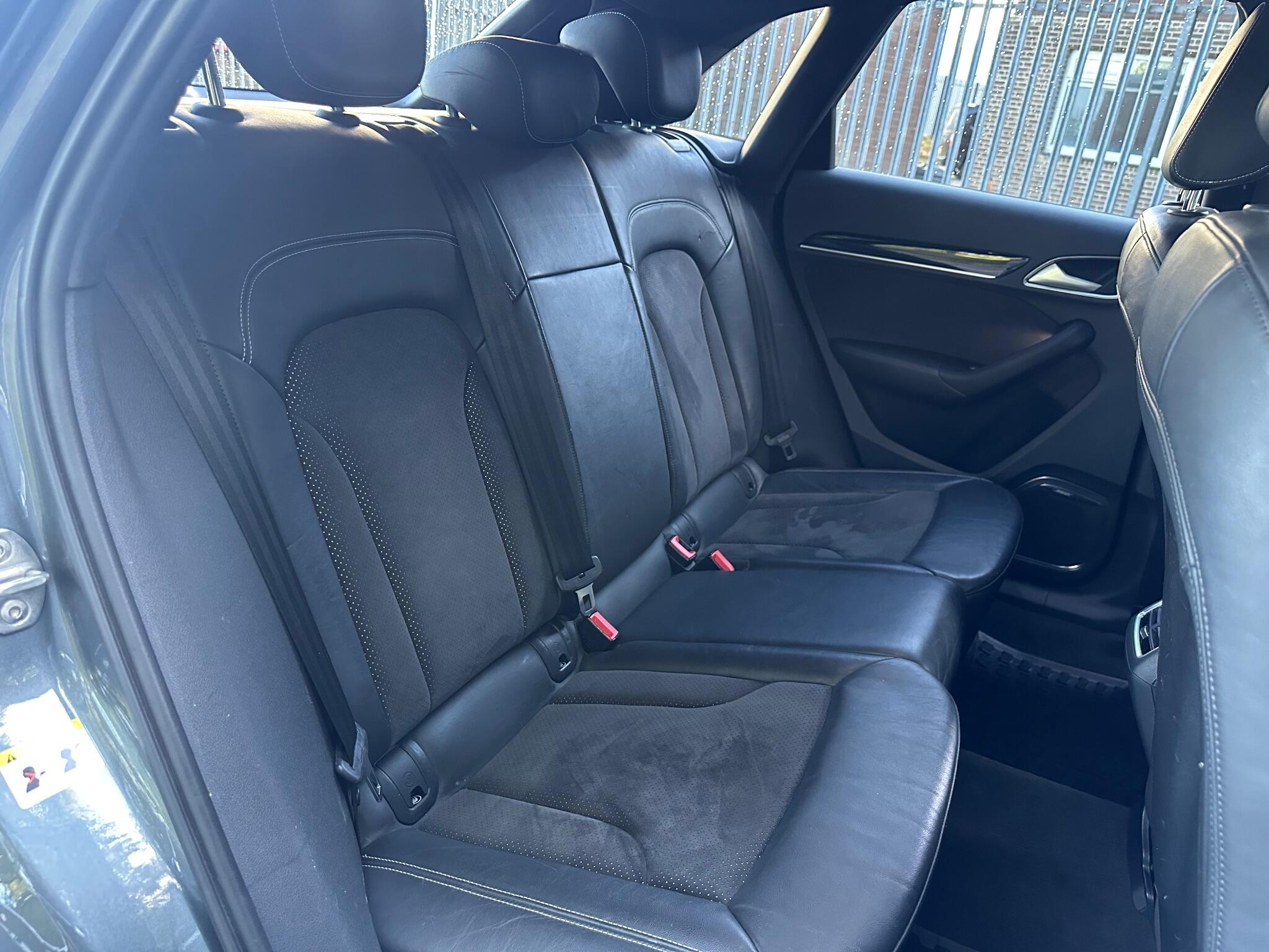 Audi Q3 view 20