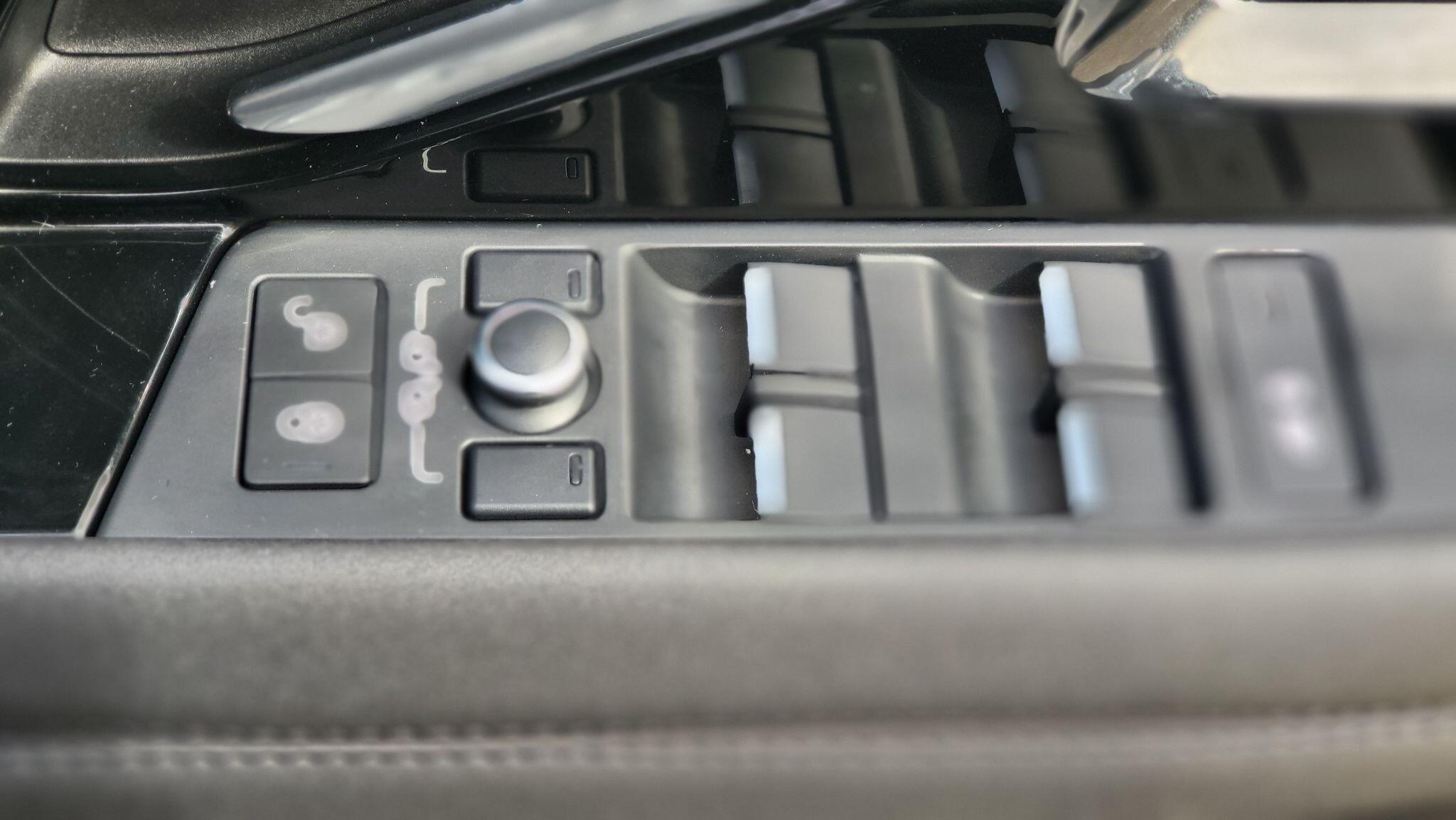 Land Rover Discovery Sport view 26