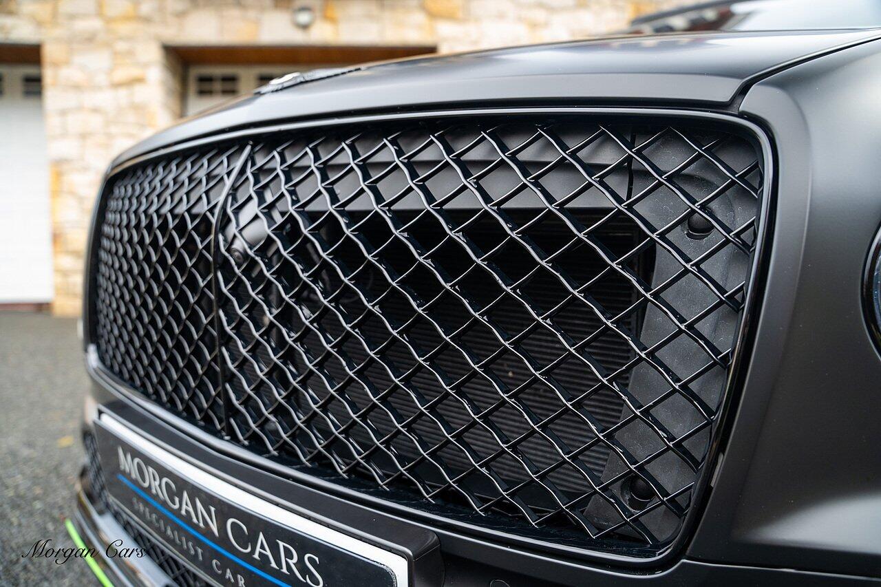 Bentley Bentayga view 35