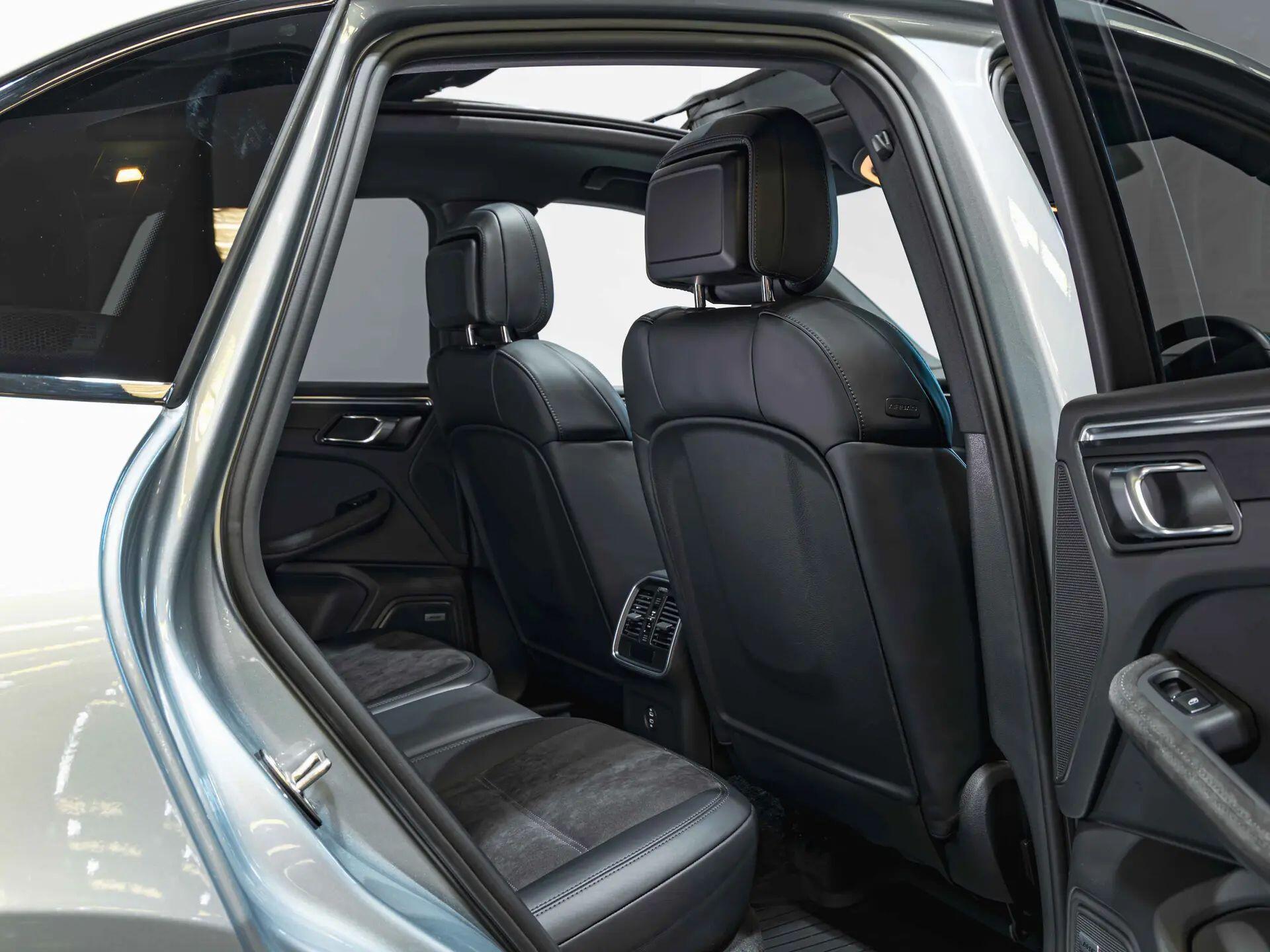 Porsche Macan view 24