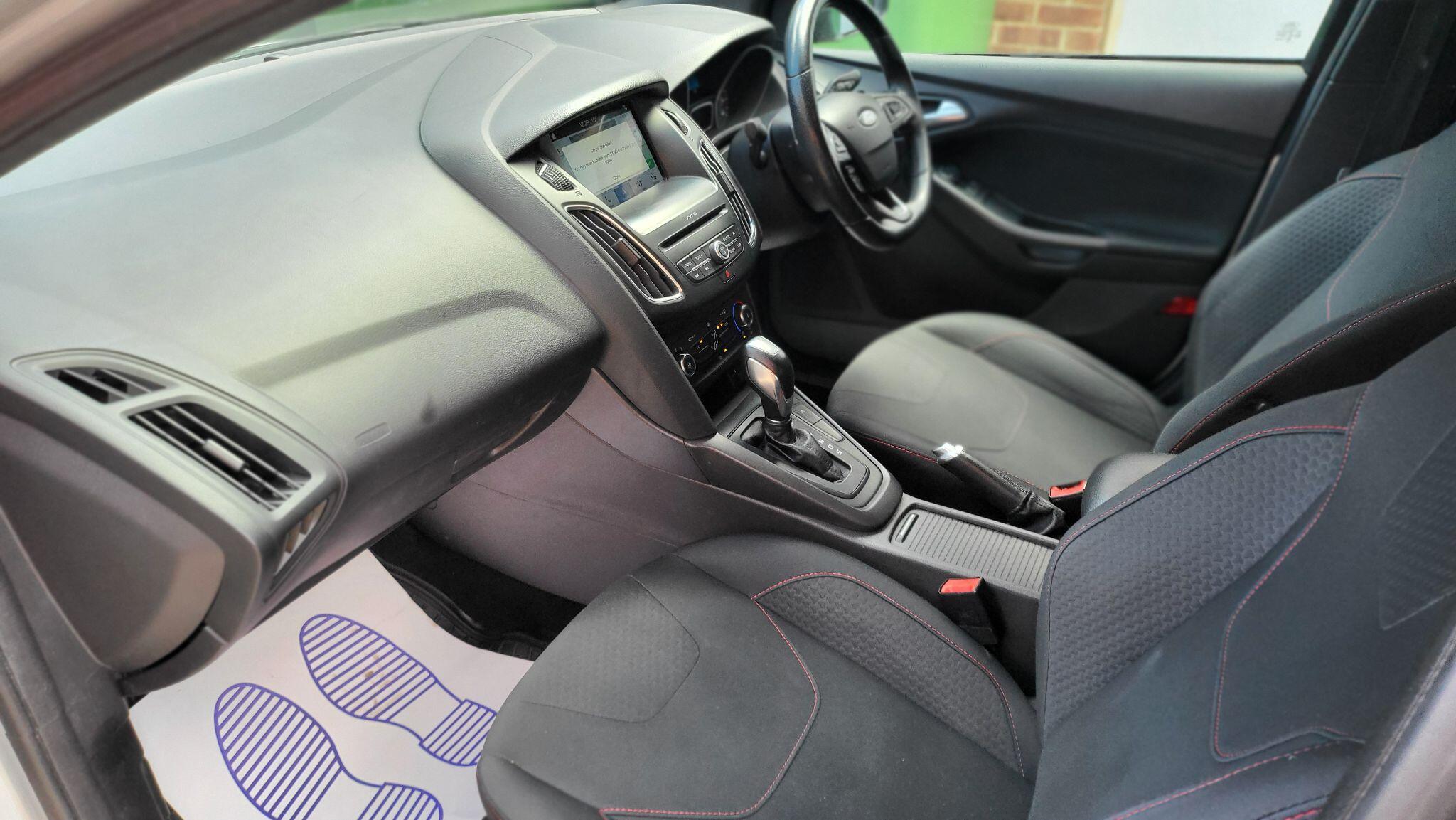 Ford Focus view 27