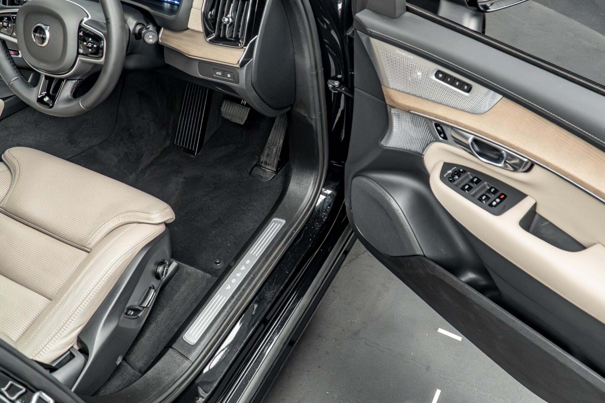 Volvo XC90 view 29