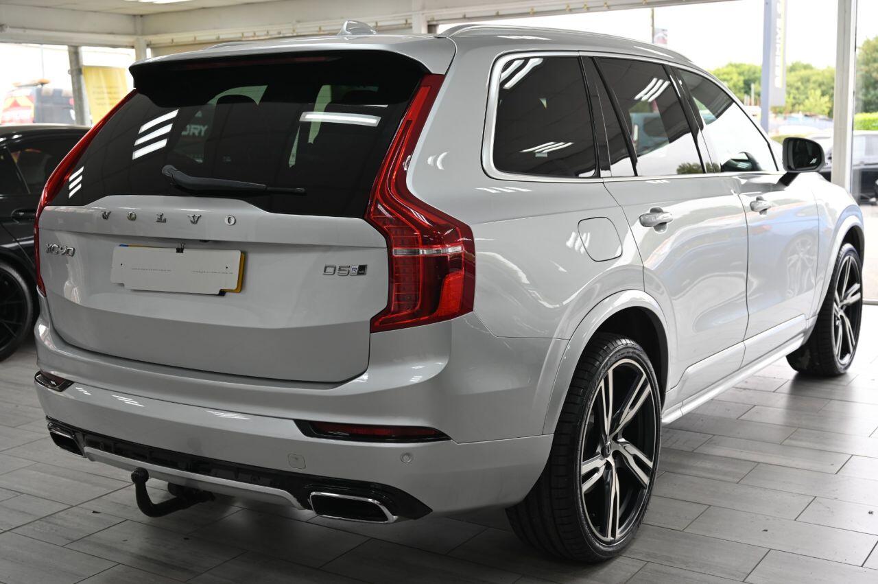 Volvo XC90 view 9