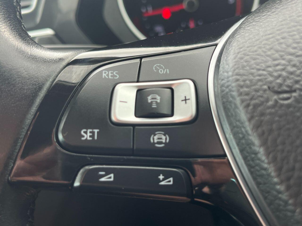 Volkswagen Tiguan view 24
