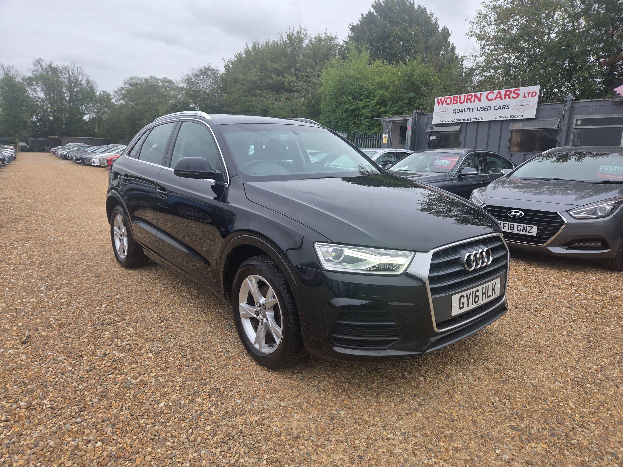 Audi Q3 view 8