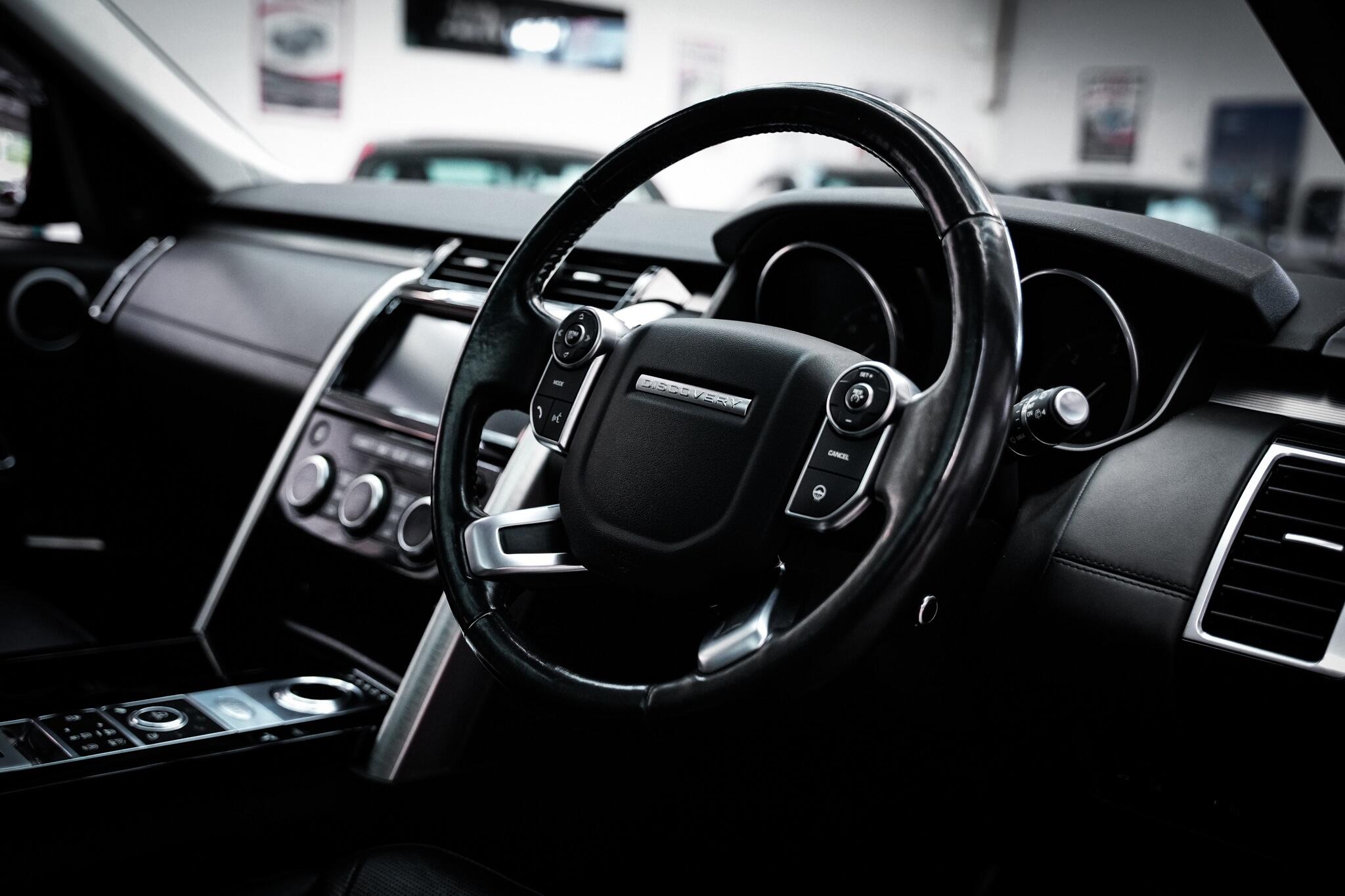 Land Rover Discovery view 19