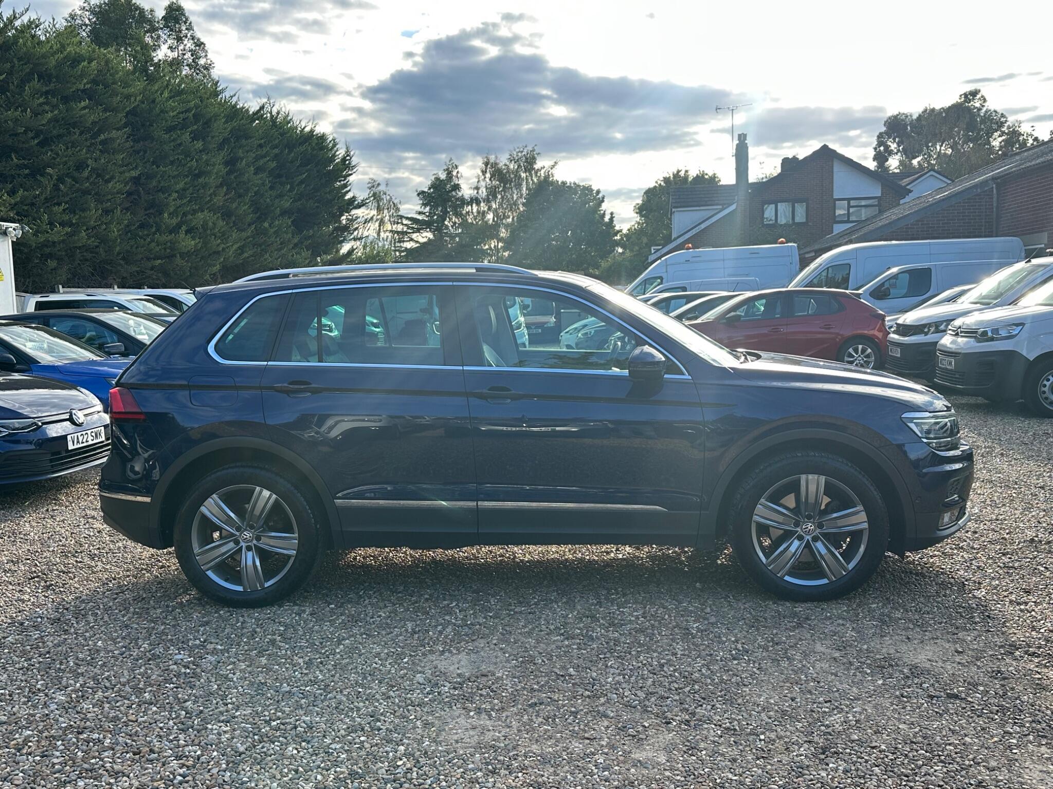 Volkswagen Tiguan view 6