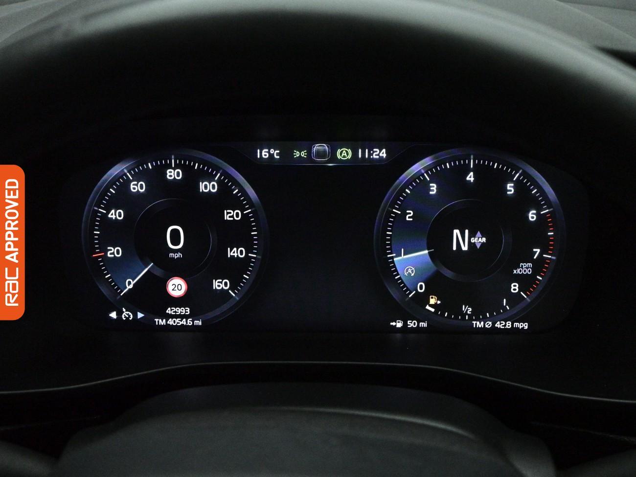 Volvo XC40 view 11