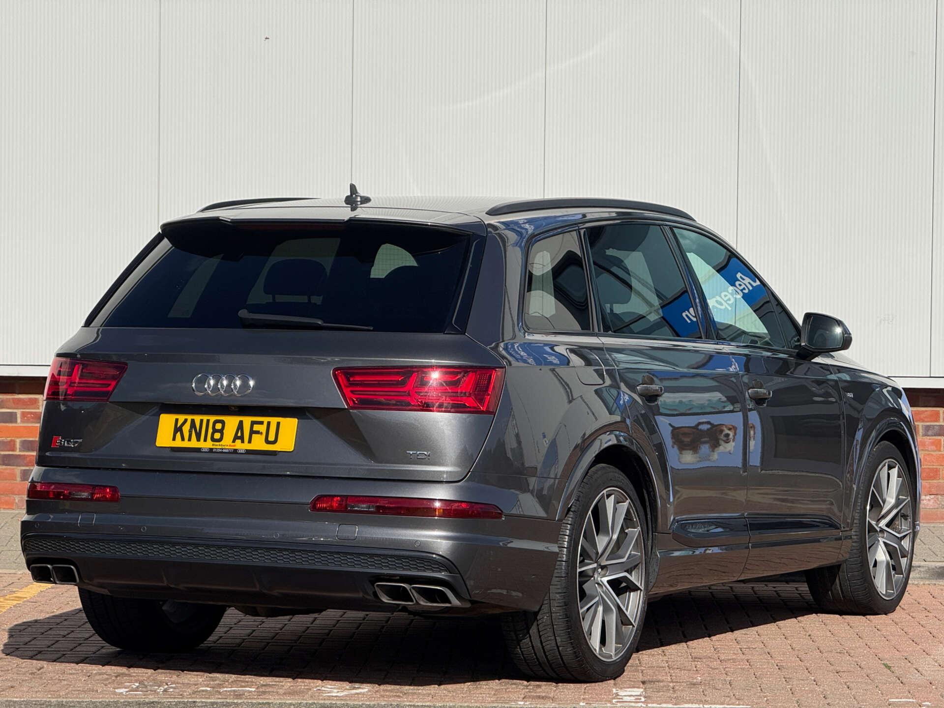 Audi SQ7 view 6
