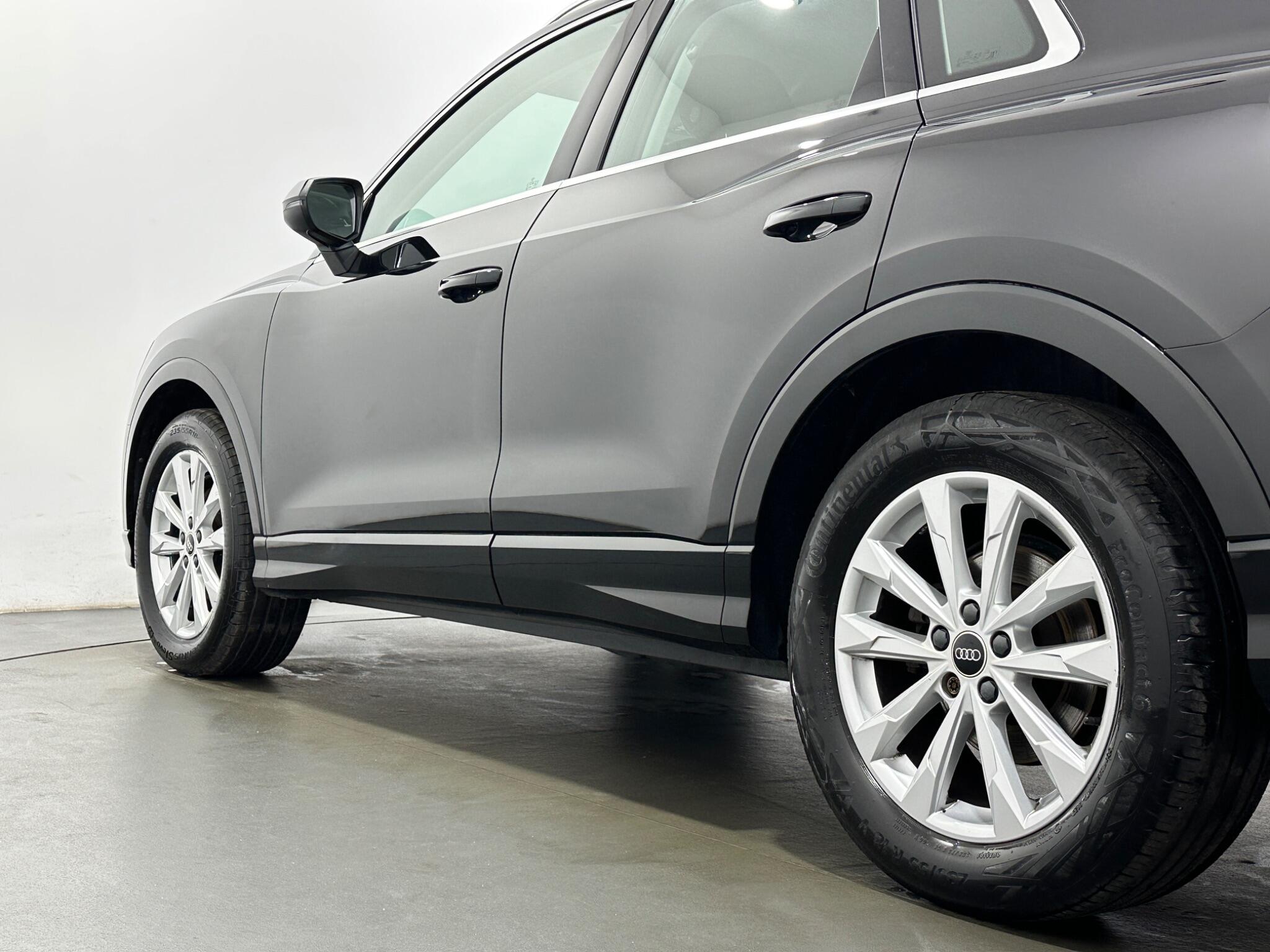 Audi Q3 view 50