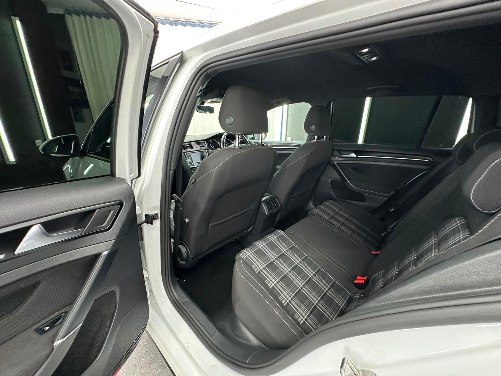Volkswagen Golf view 28
