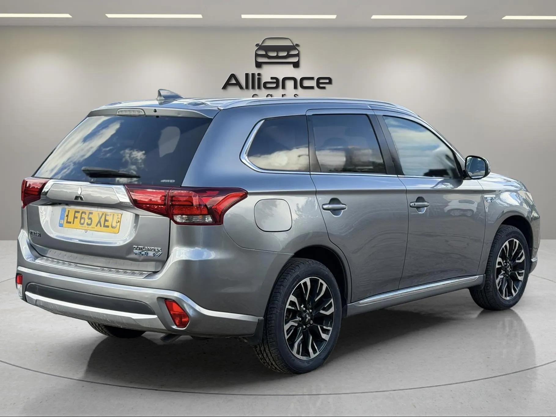 Mitsubishi Outlander view 23