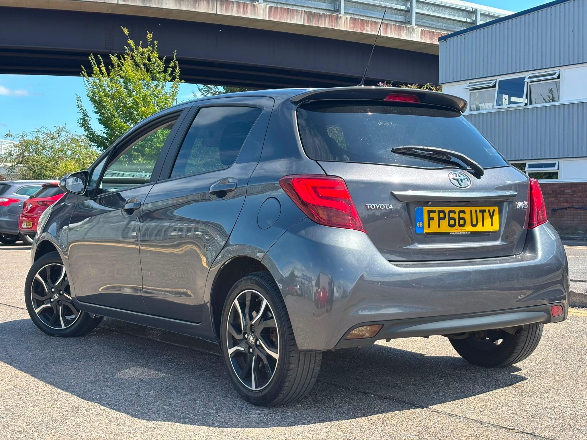 Toyota Yaris view 8
