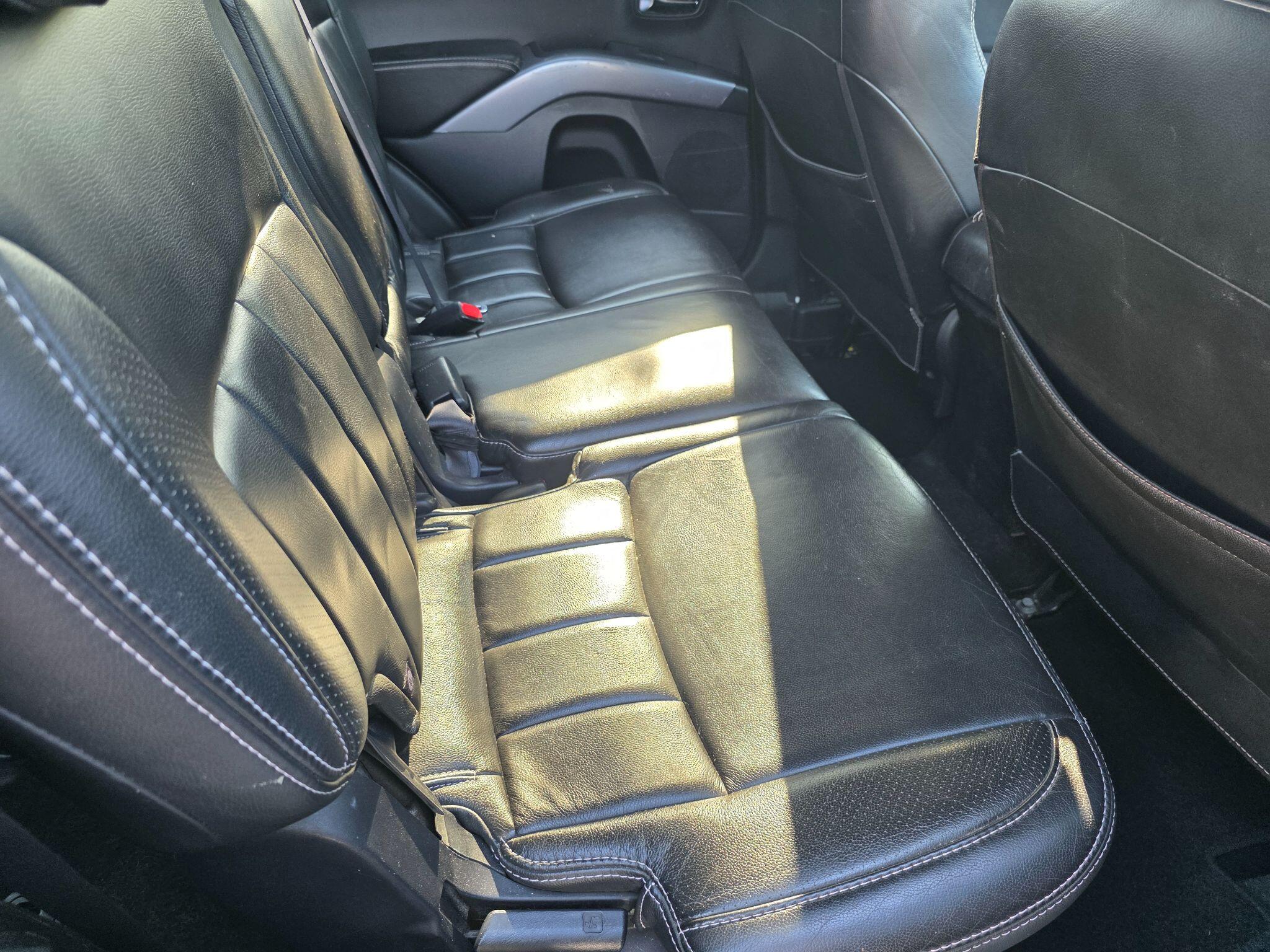 Mitsubishi Outlander view 13