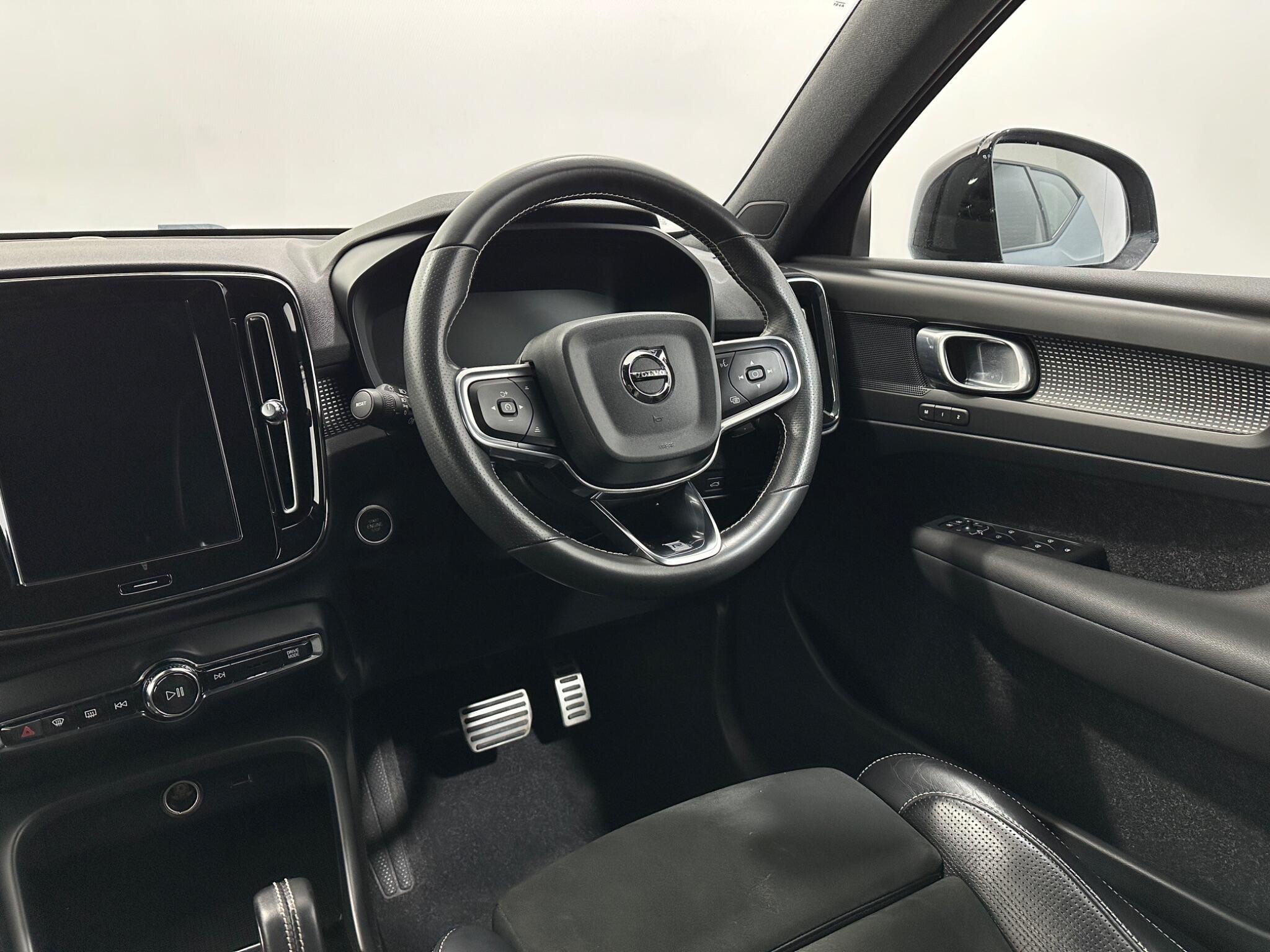 Volvo XC40 view 12