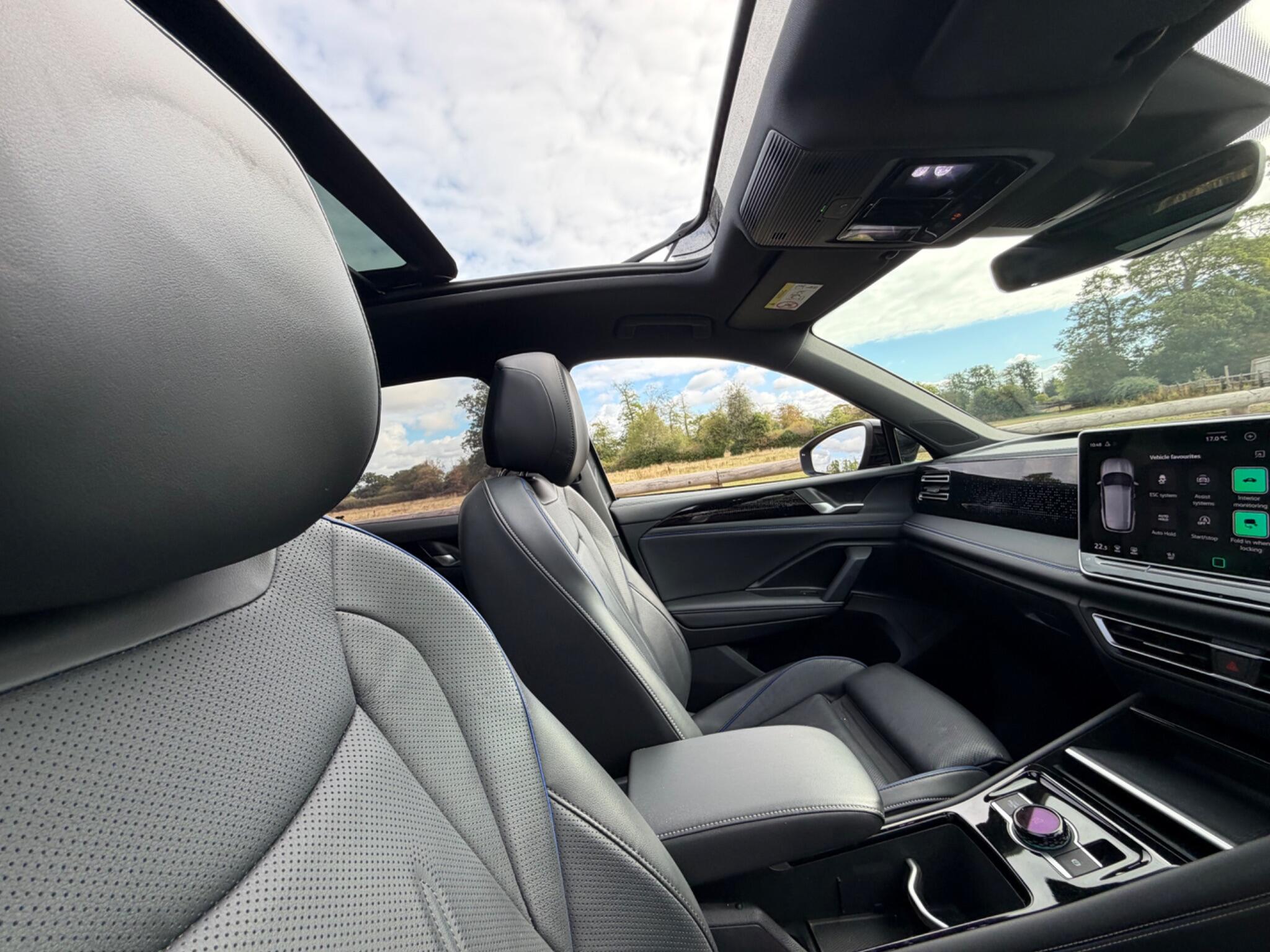 Volkswagen Tiguan view 12