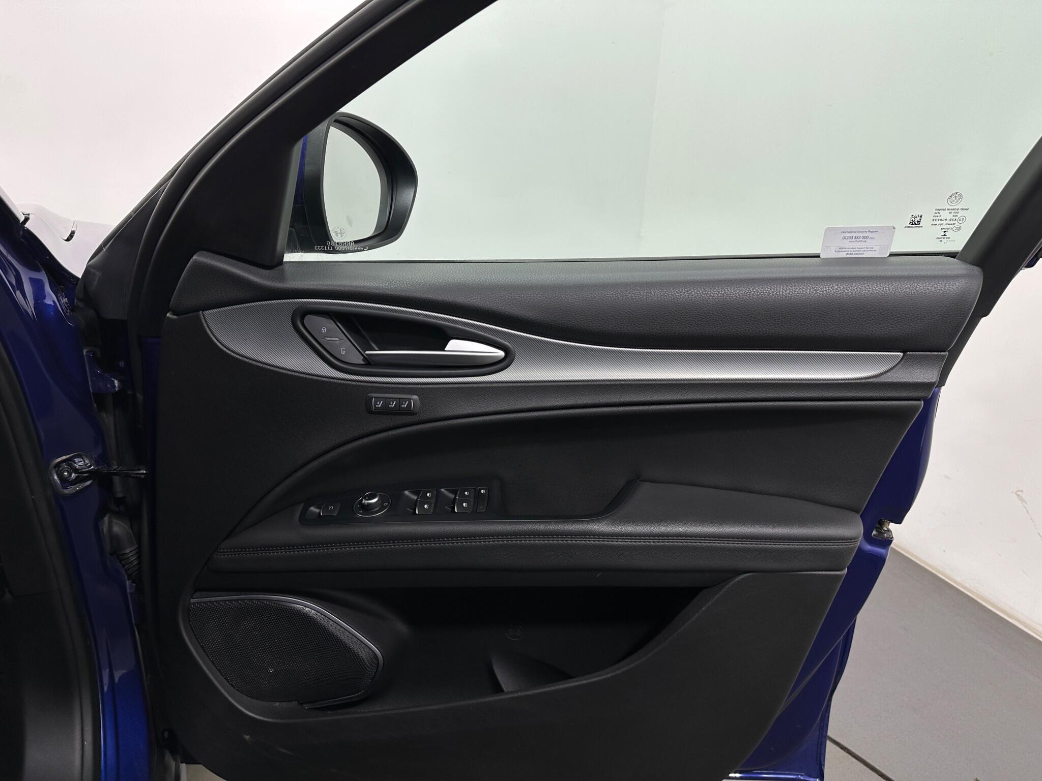 Alfa Romeo Stelvio view 33