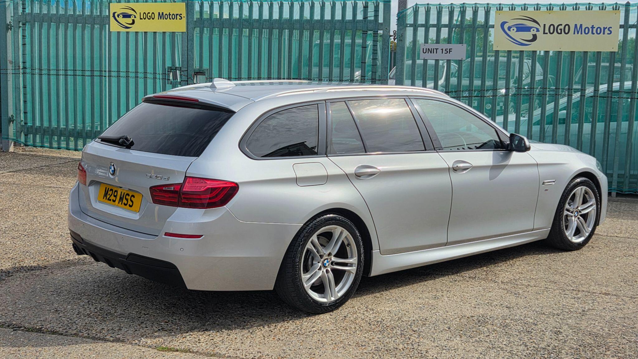 BMW 5 Series view 9