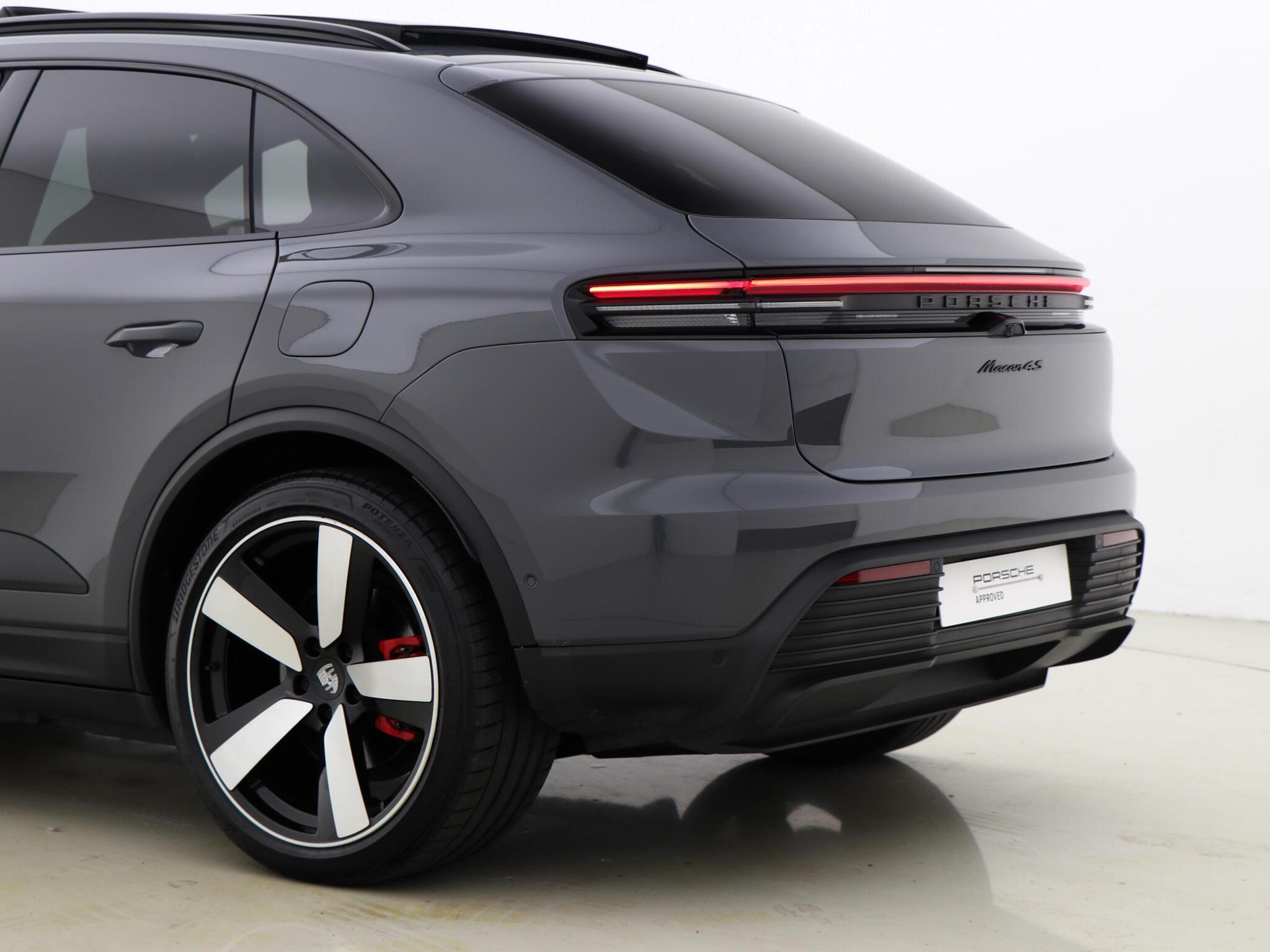 Porsche Macan view 21