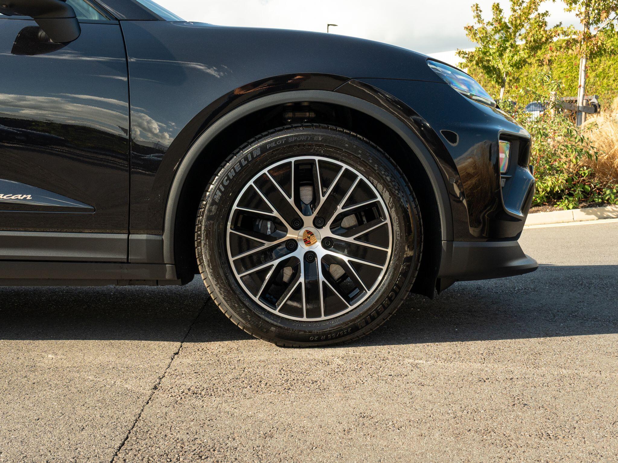 Porsche Macan view 14