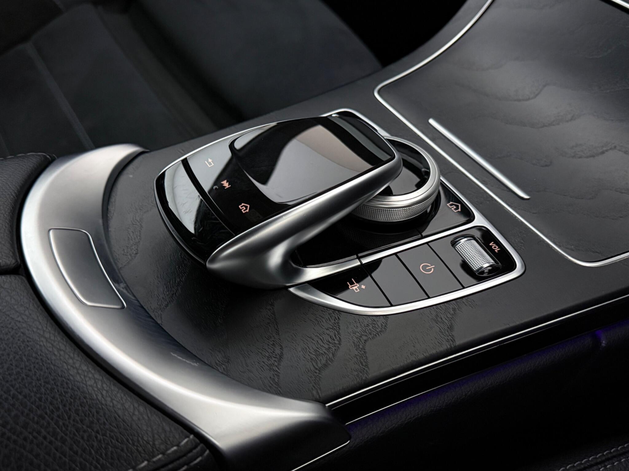Mercedes-Benz C-Class view 18