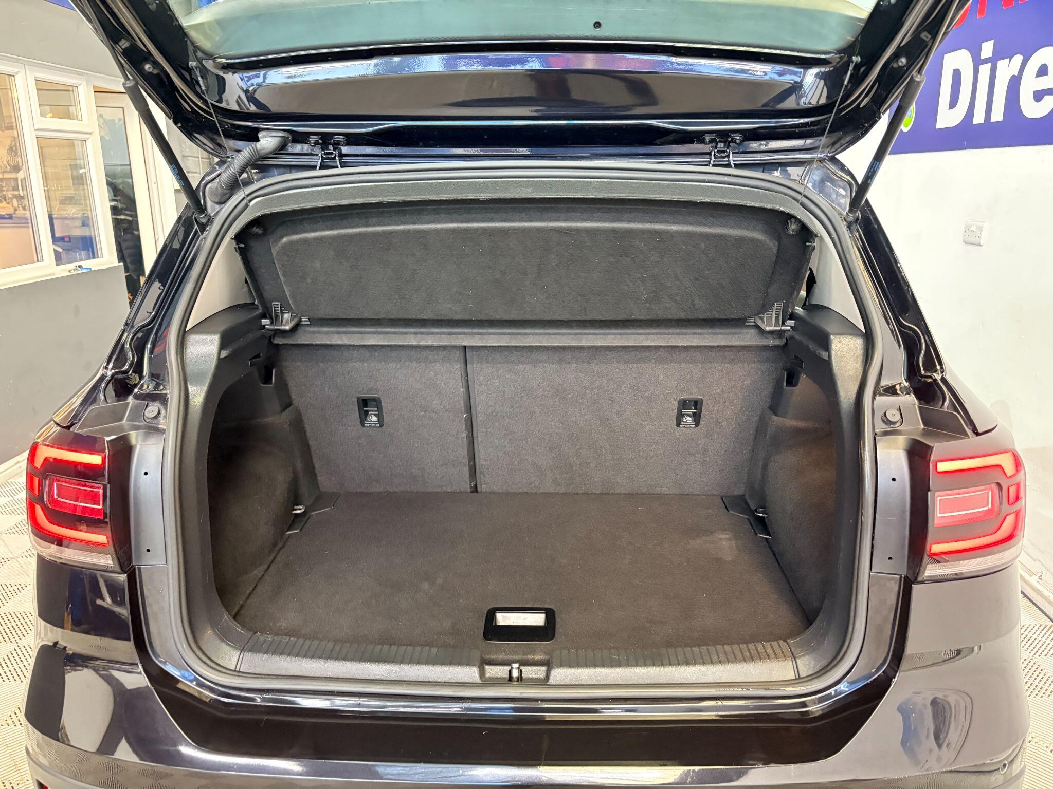 Volkswagen T-Cross view 5