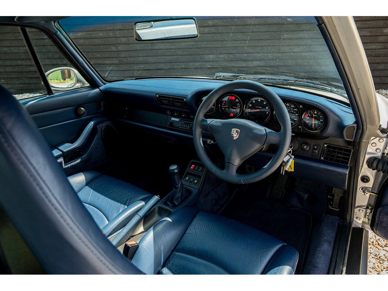 Porsche 911 view 30