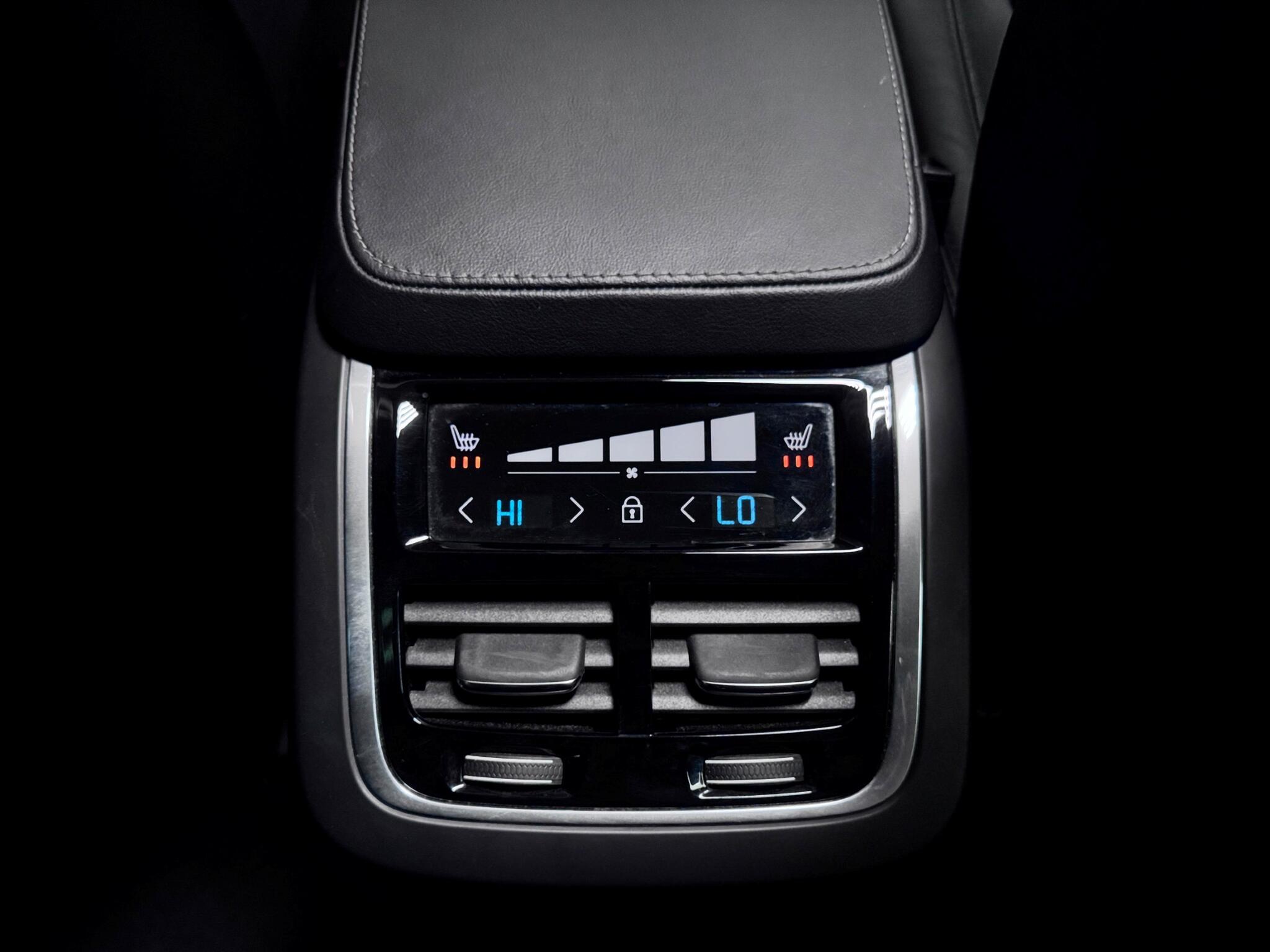 Volvo XC90 view 21