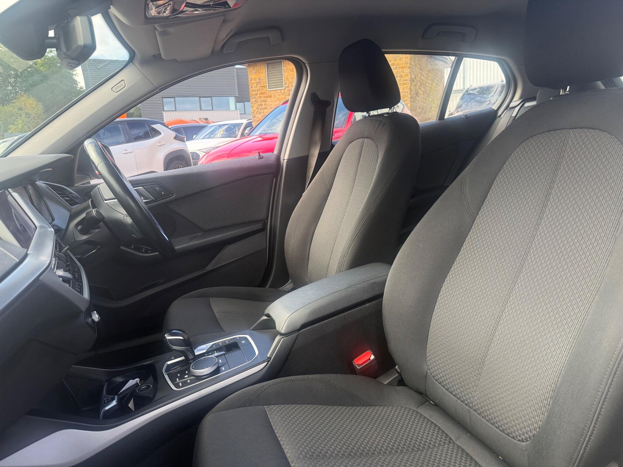 BMW 1 Series view 16