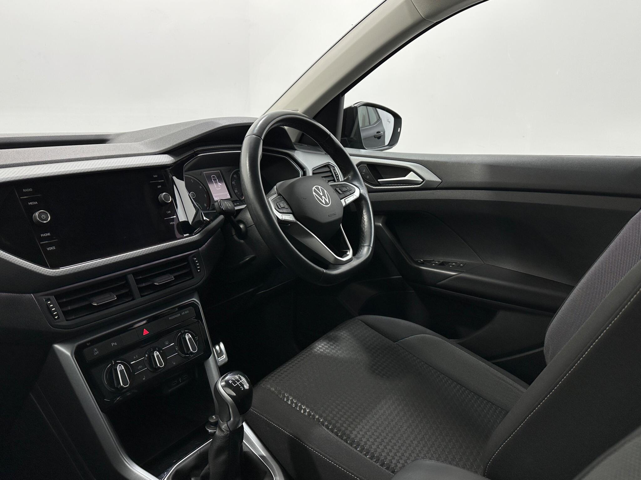 Volkswagen T-Cross view 31