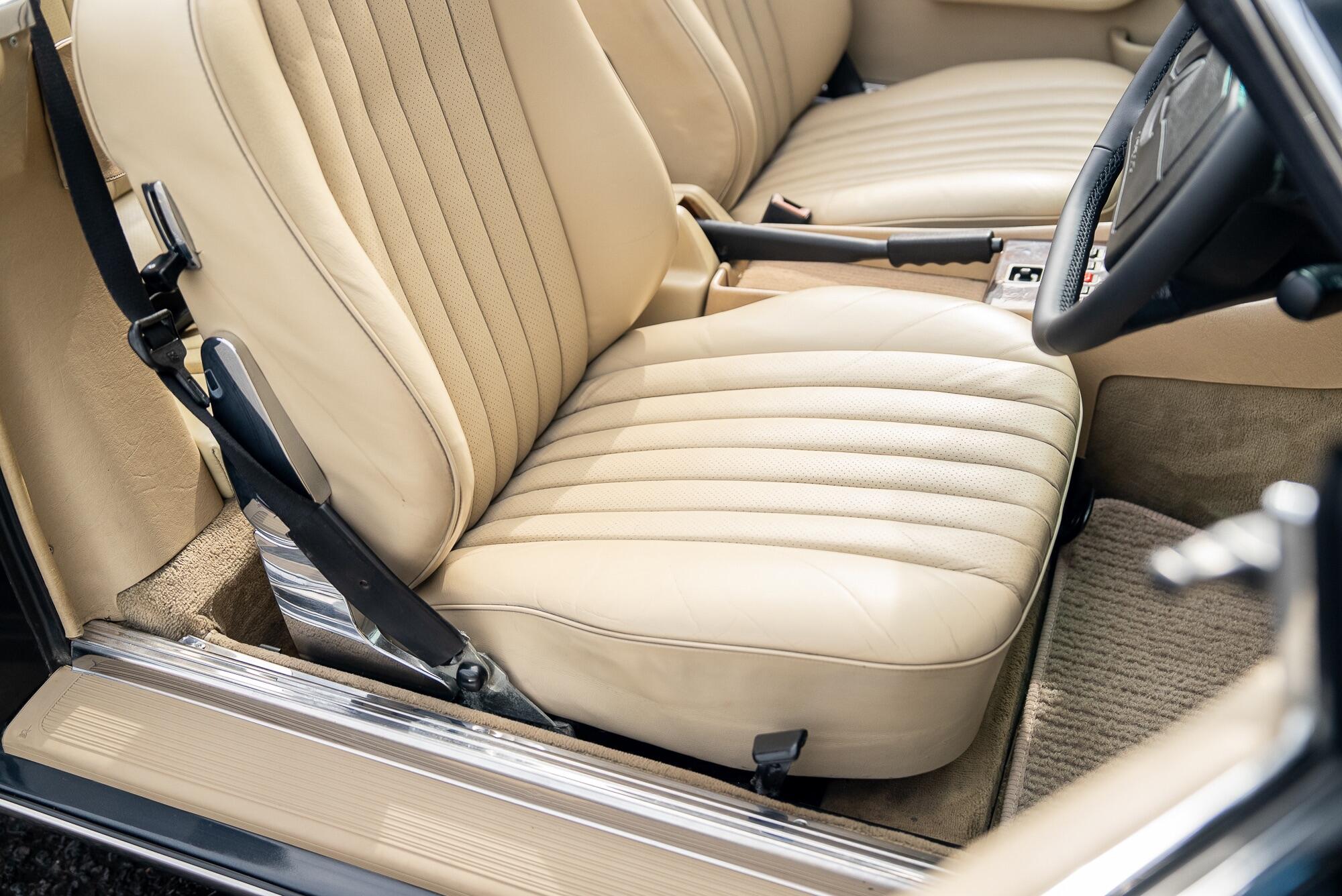 Mercedes-Benz 500 SL view 23