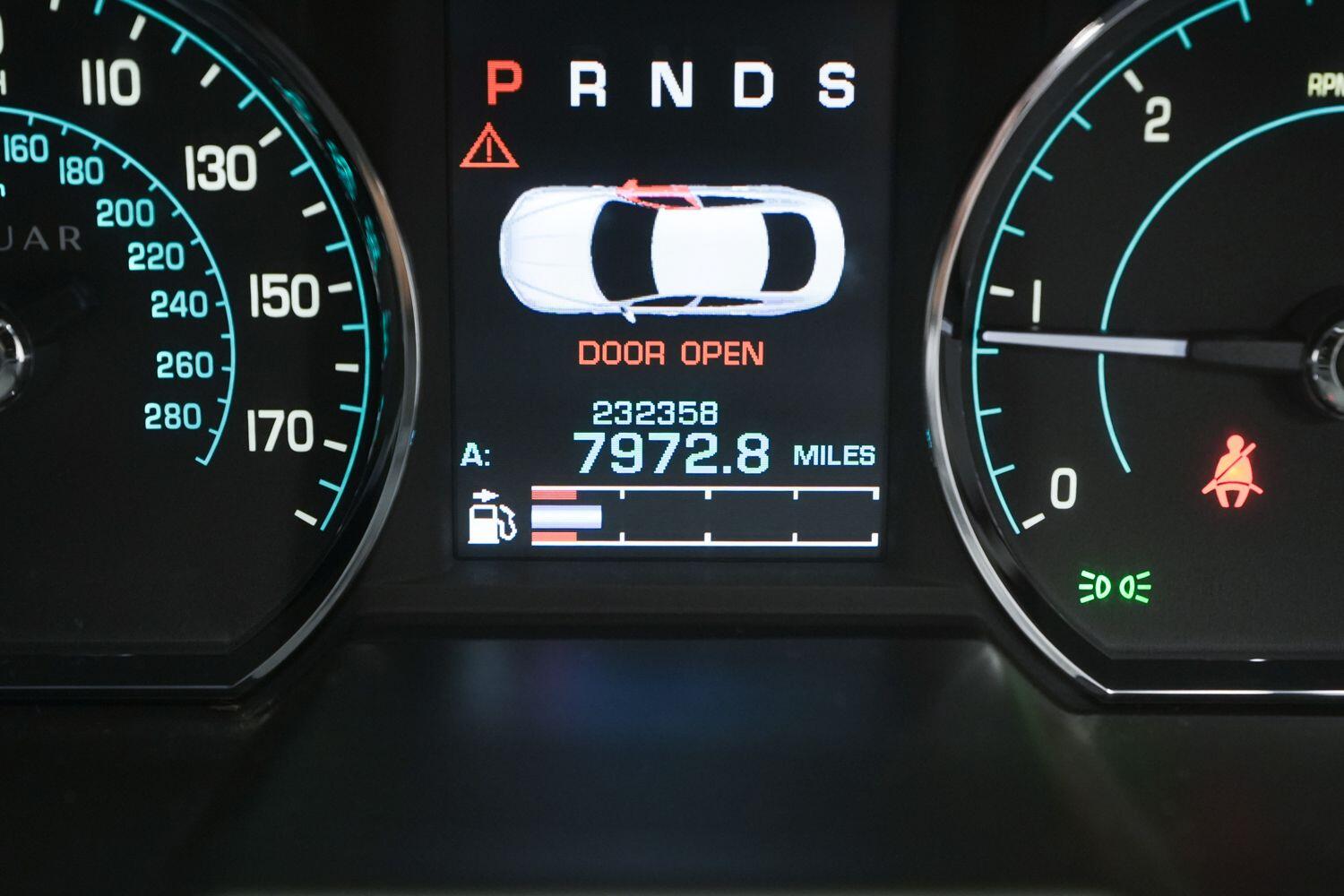 Jaguar XF view 22