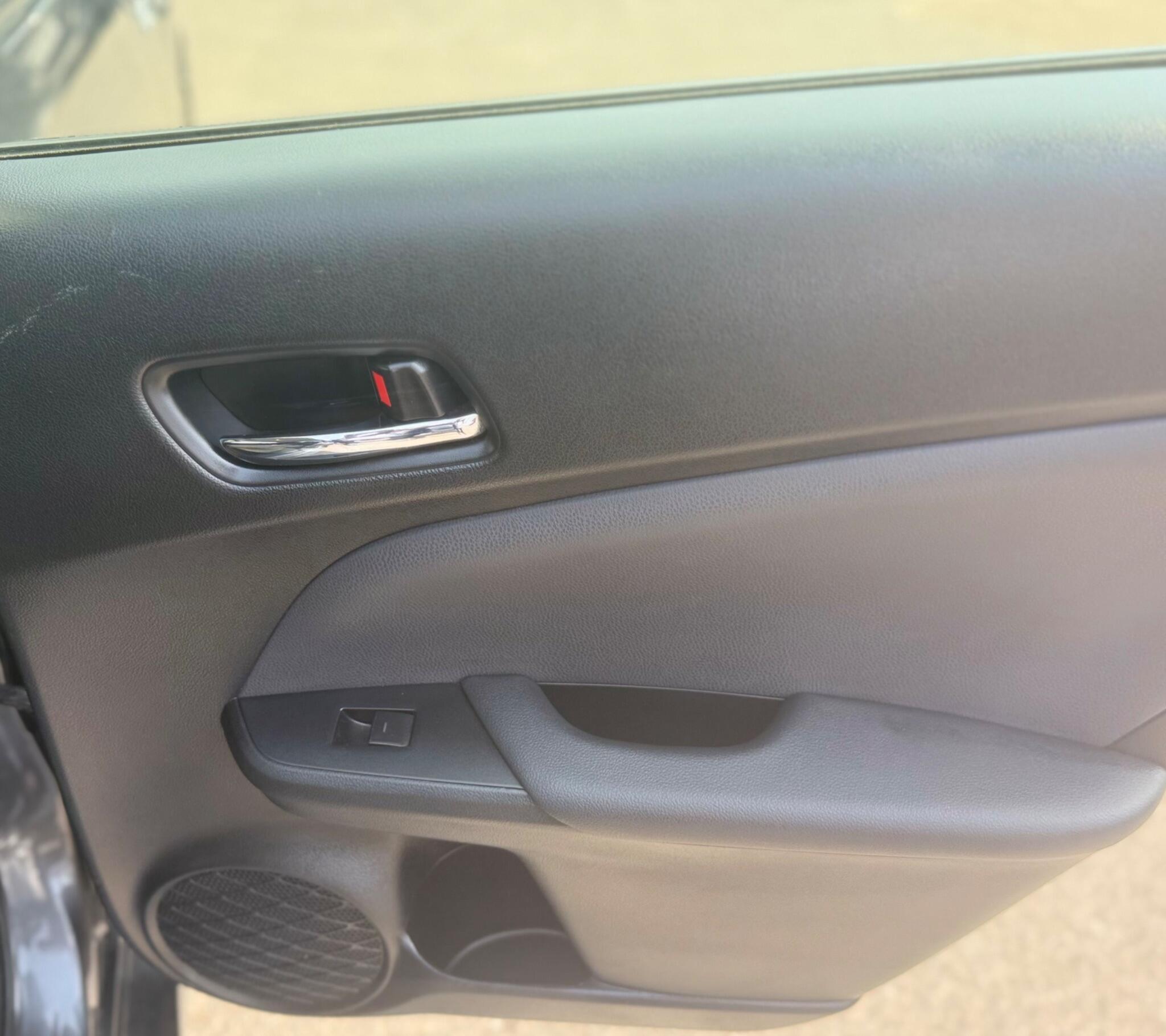 Toyota Prius view 18