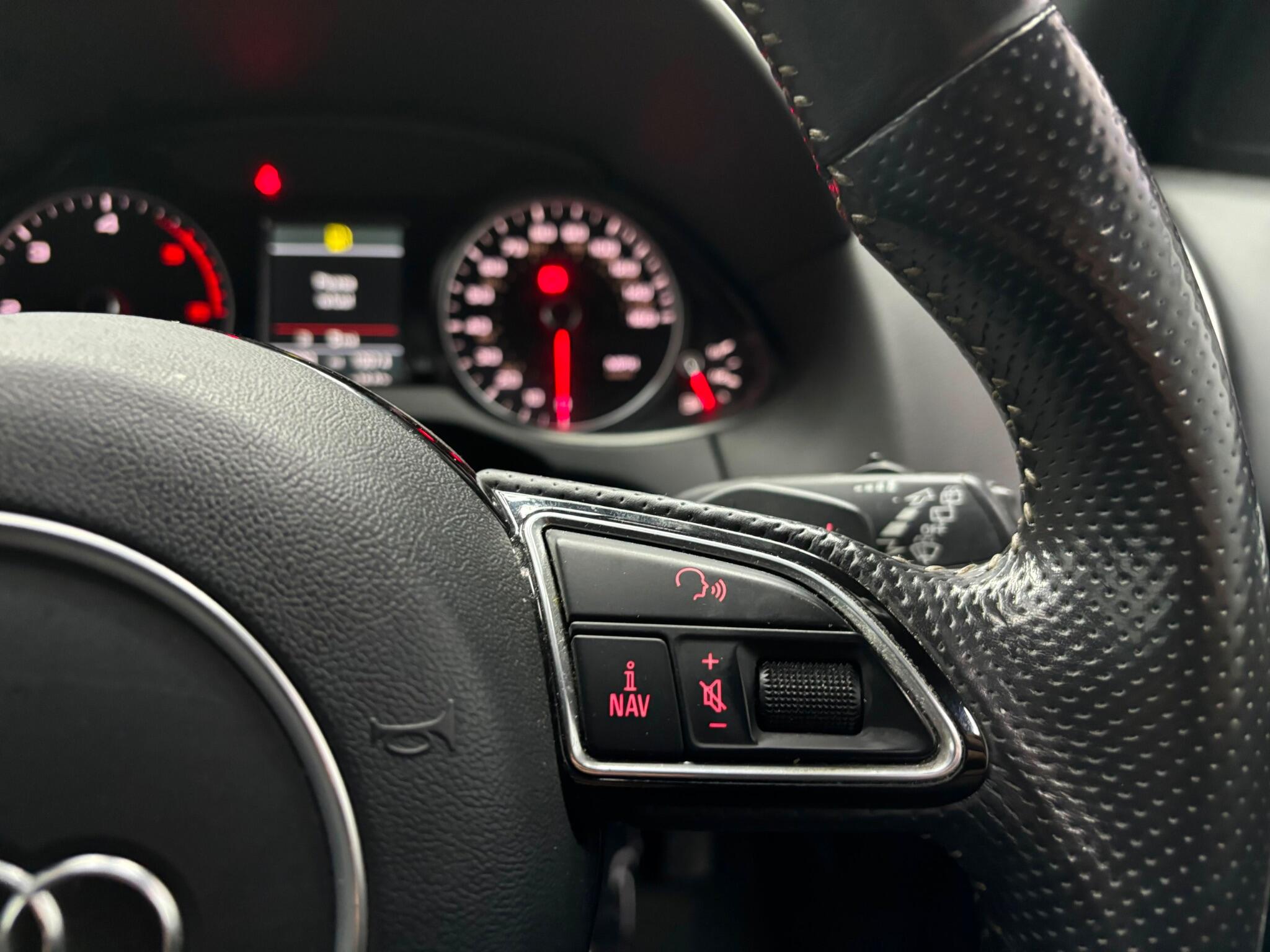 Audi Q5 view 12