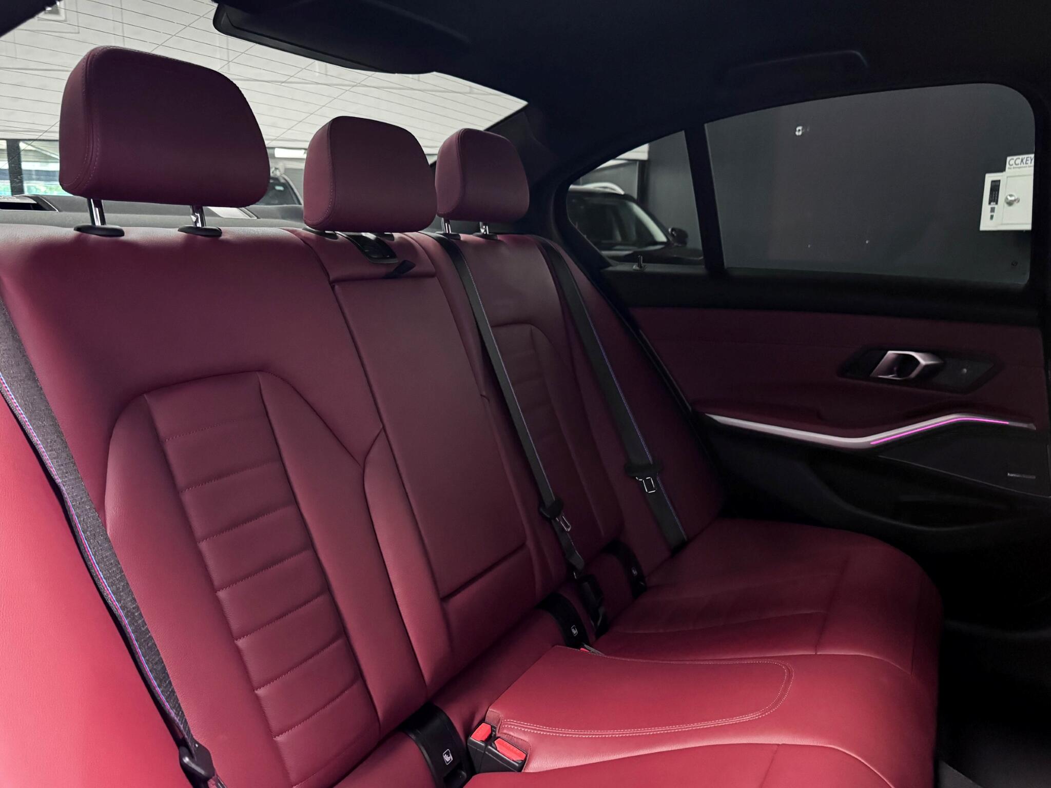 BMW 3 Series view 11