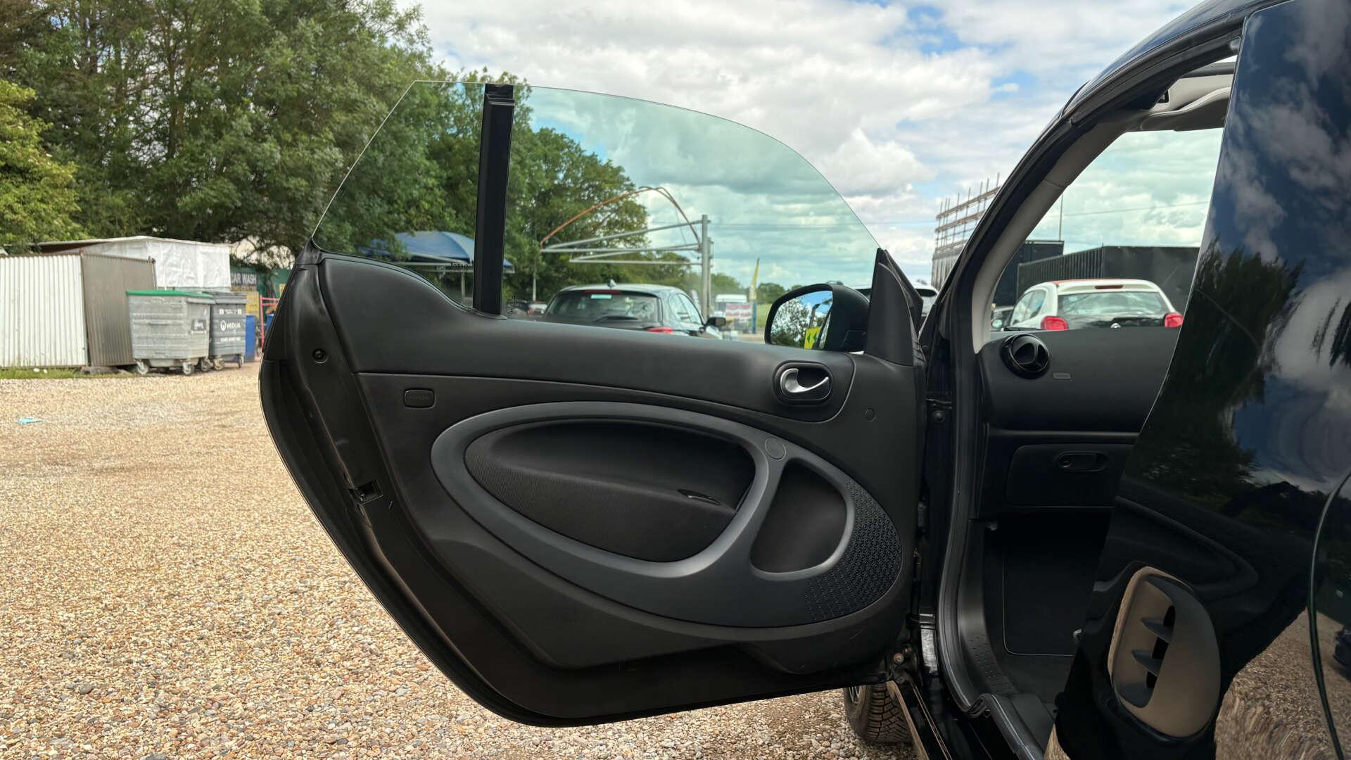 smart Fortwo view 24