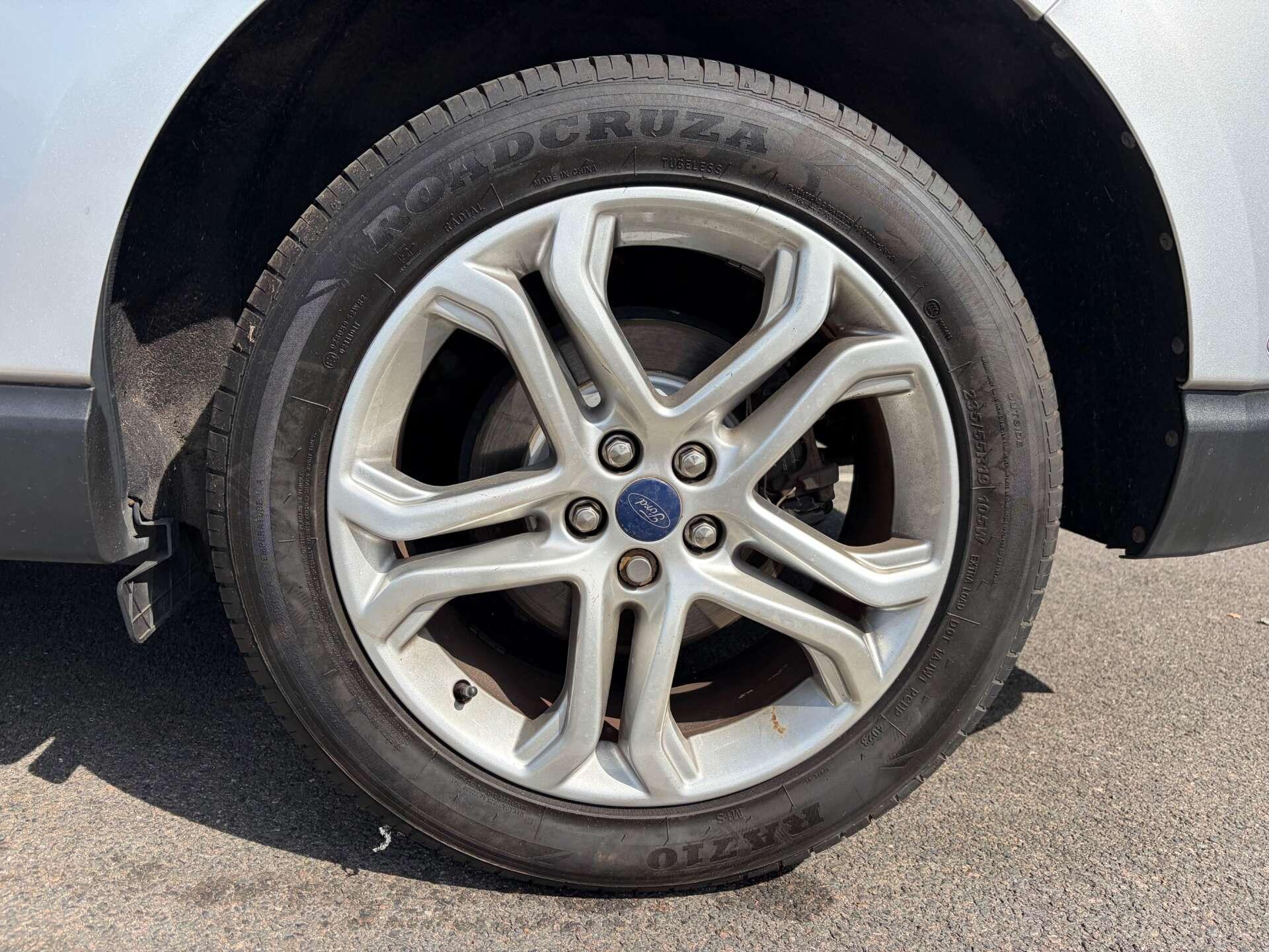 Ford Edge view 13