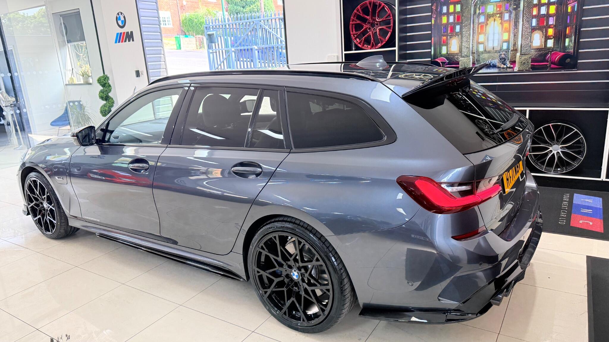 BMW 3 Series view 12