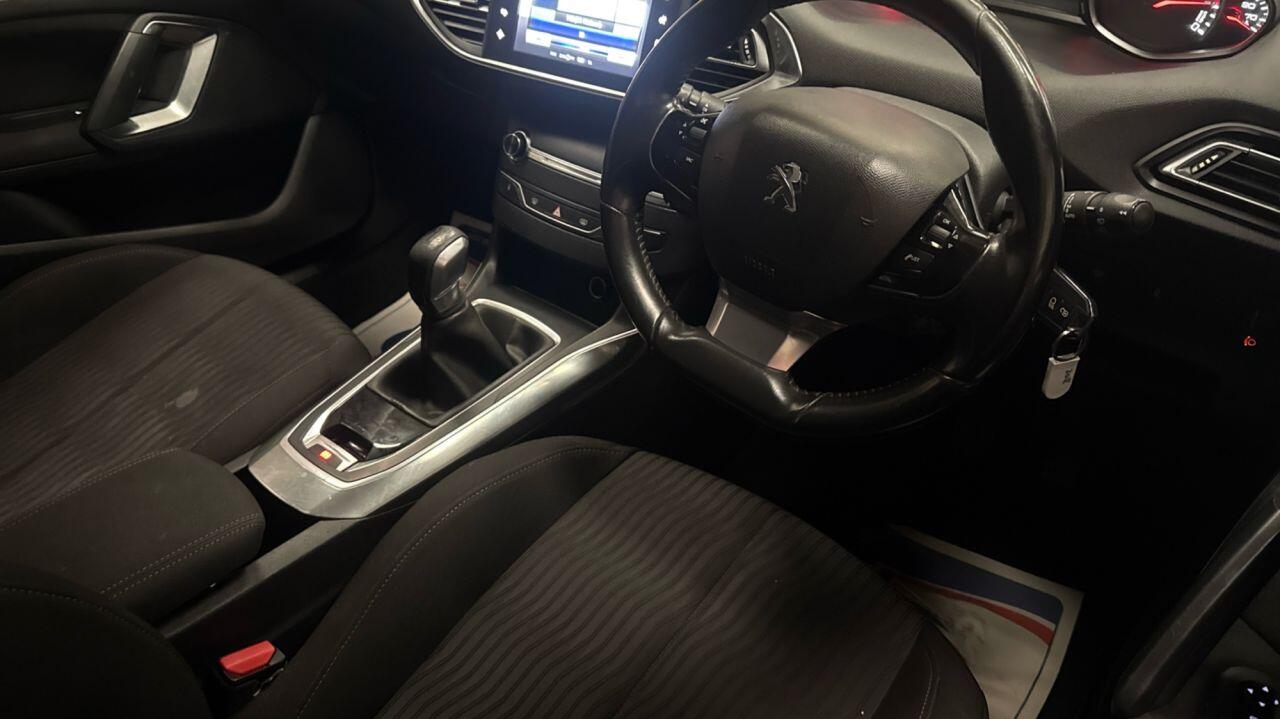 Peugeot 308 view 2