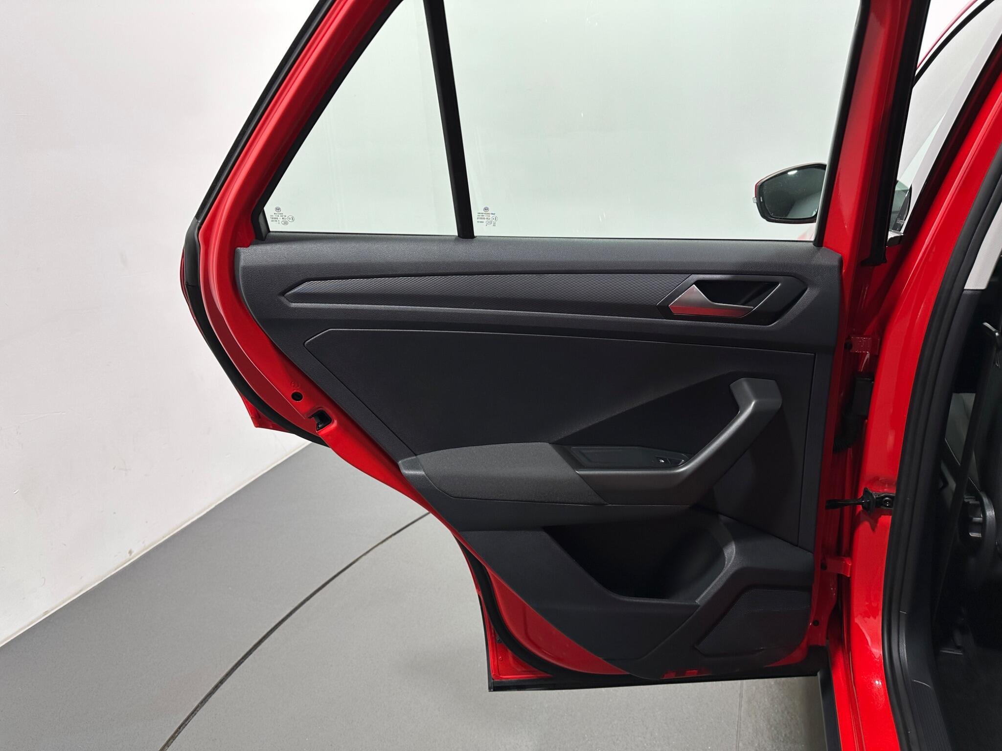 Volkswagen T-Roc view 38