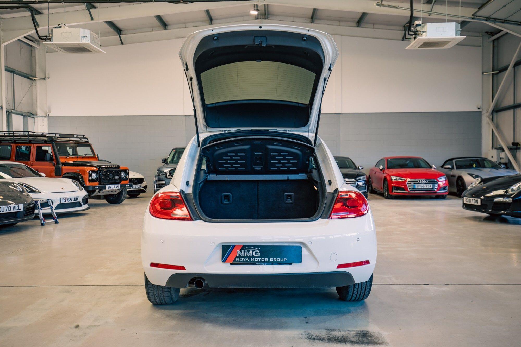 Volkswagen Beetle view 26