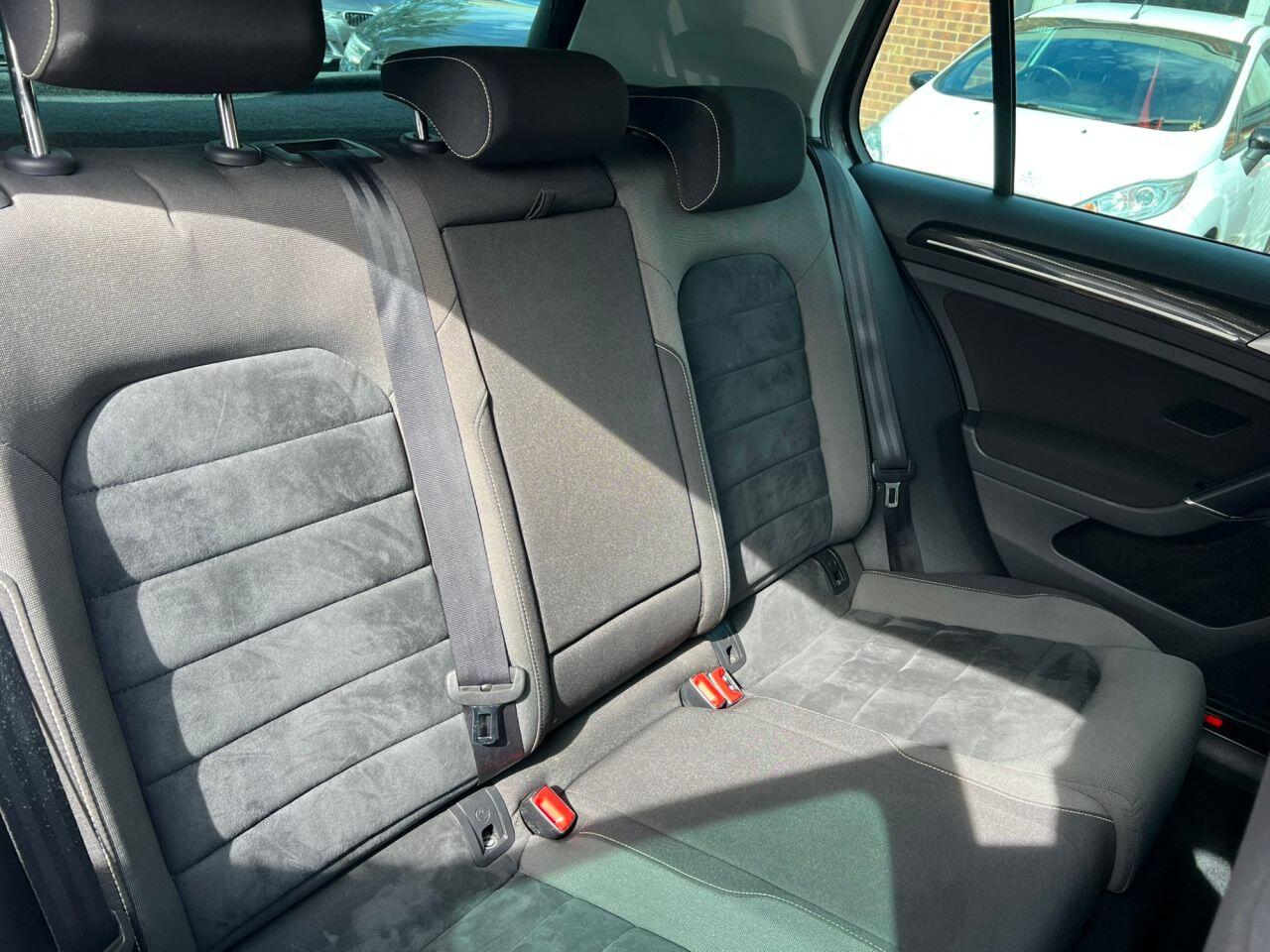 Volkswagen Golf view 19