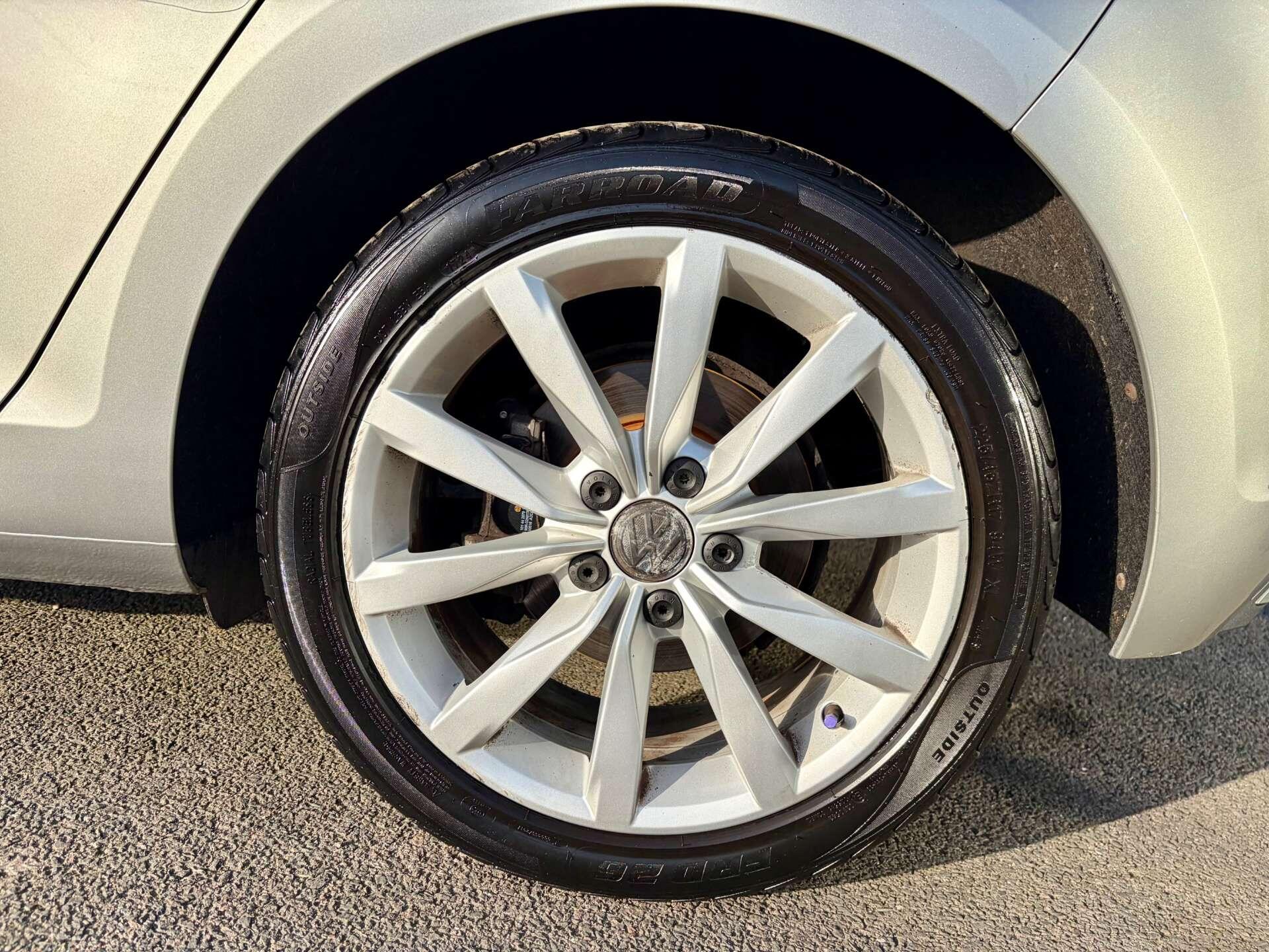 Volkswagen Golf view 11