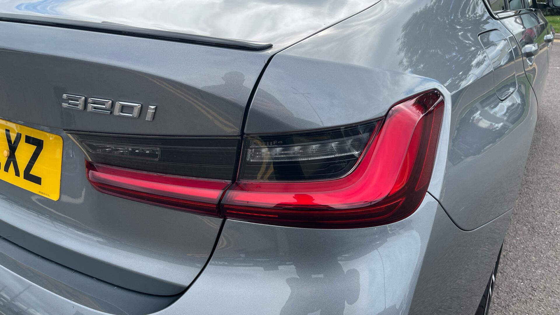 BMW 3 Series view 22