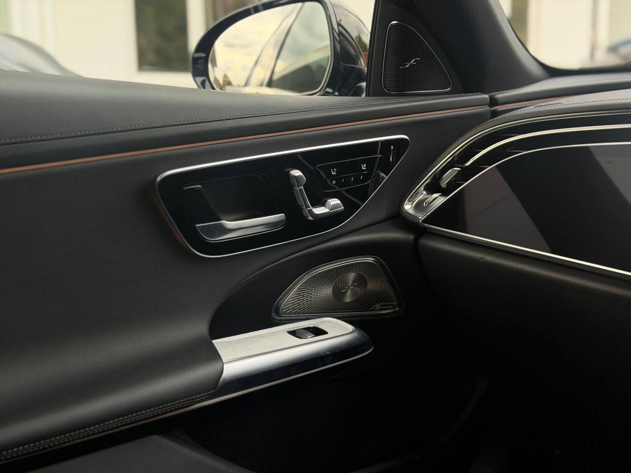 Mercedes-Benz E-Class view 25
